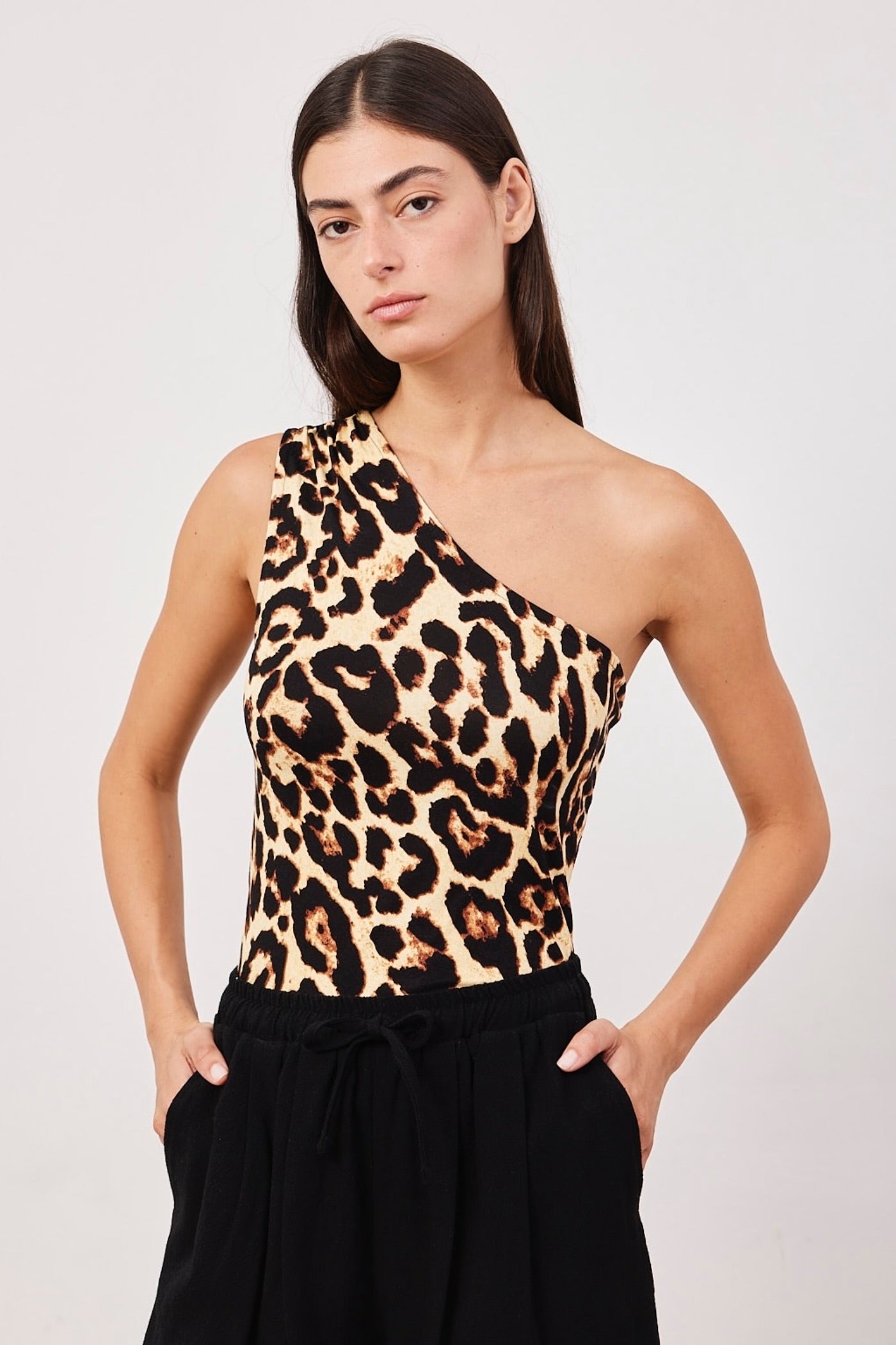 גופיית וואן שולדר מנומרת - ITAY BRANDS