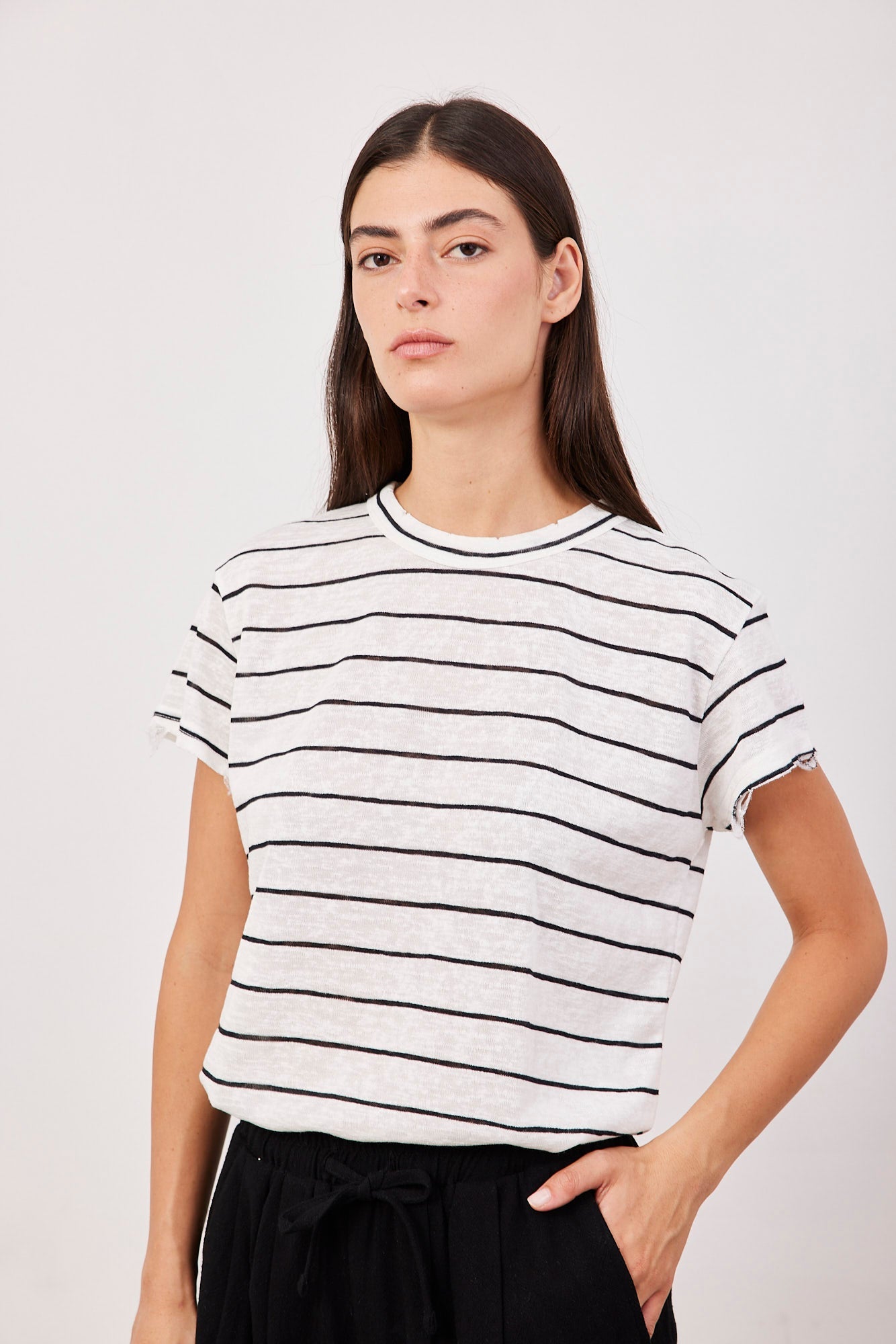 טישרט פסים בגימור קרעים - ITAY BRANDS