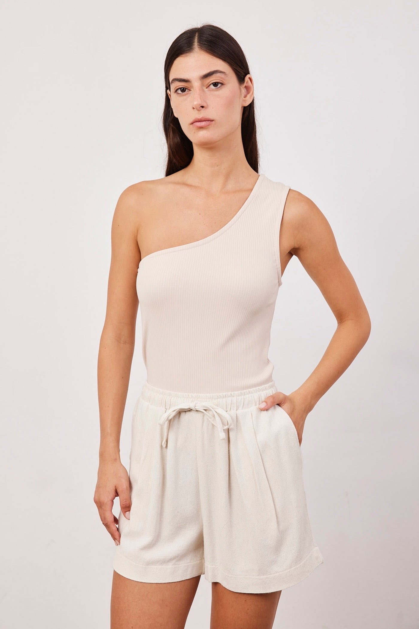 שורט בשילוב פשתן עם קשירה - ITAY BRANDS