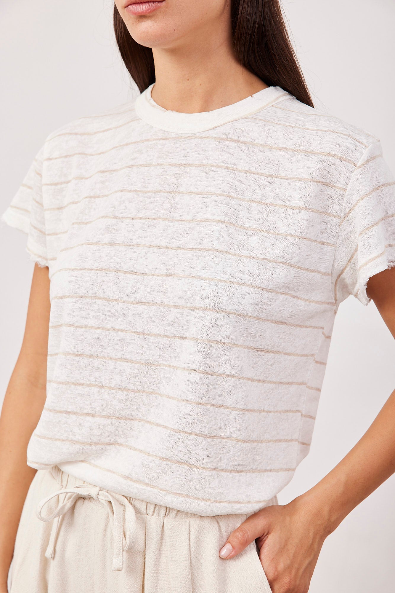 טישרט פסים בגימור קרעים - ITAY BRANDS