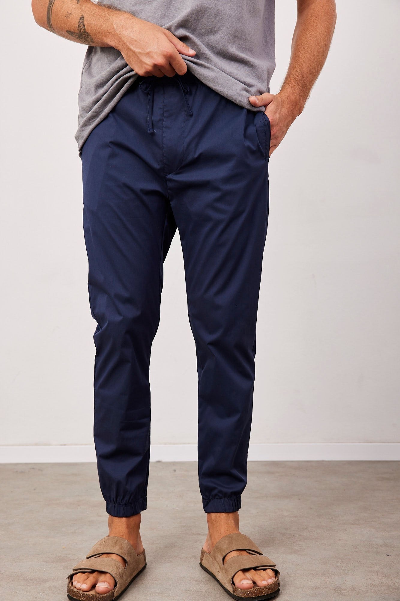 מכנסיים עם סיומת גומי - ITAY BRANDS