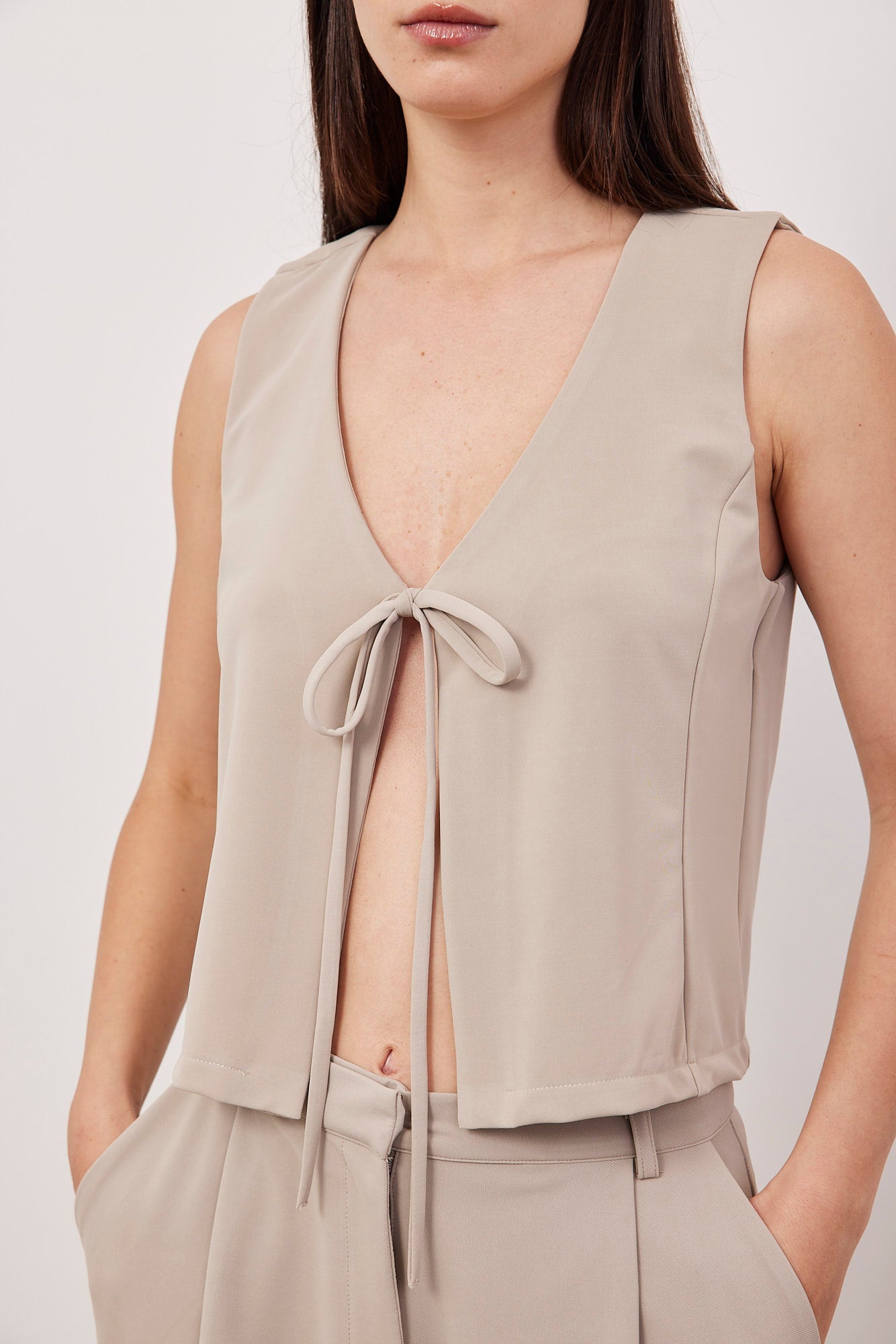 וסט עם קשירה קדמית - ITAY BRANDS