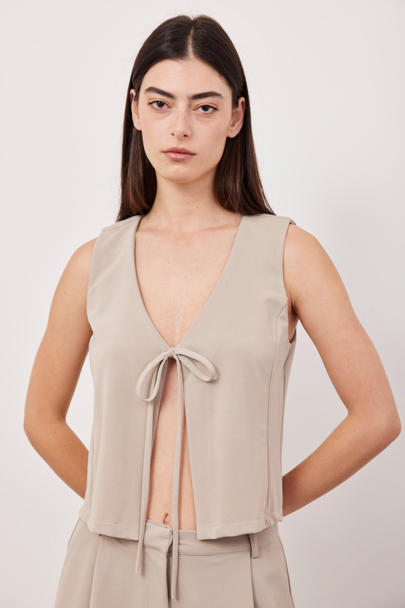 וסט עם קשירה קדמית - ITAY BRANDS