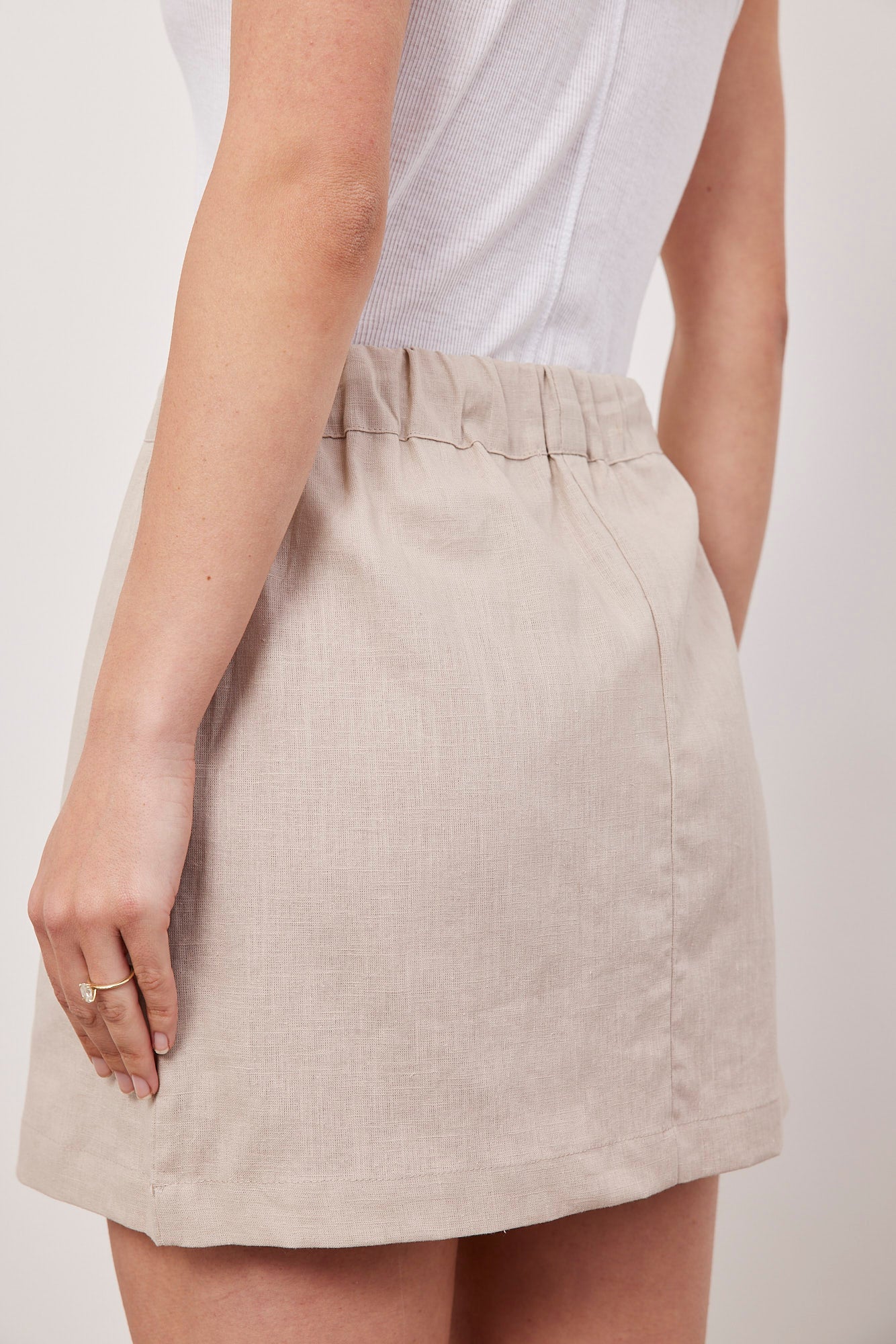 חצאית פשתן קצרה - ITAY BRANDS