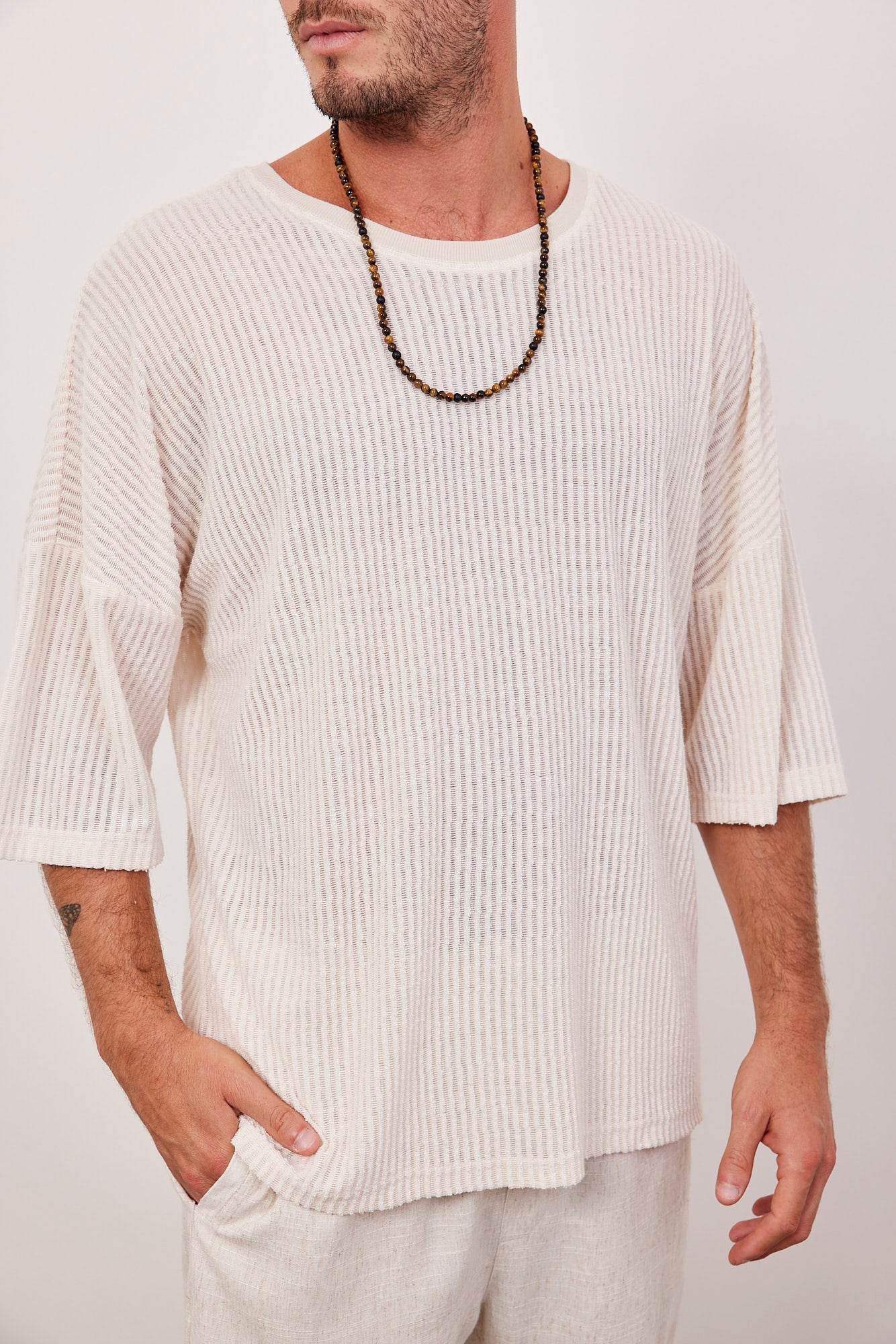 טישרט שקפקפה בטקסטורת פסים - ITAY BRANDS