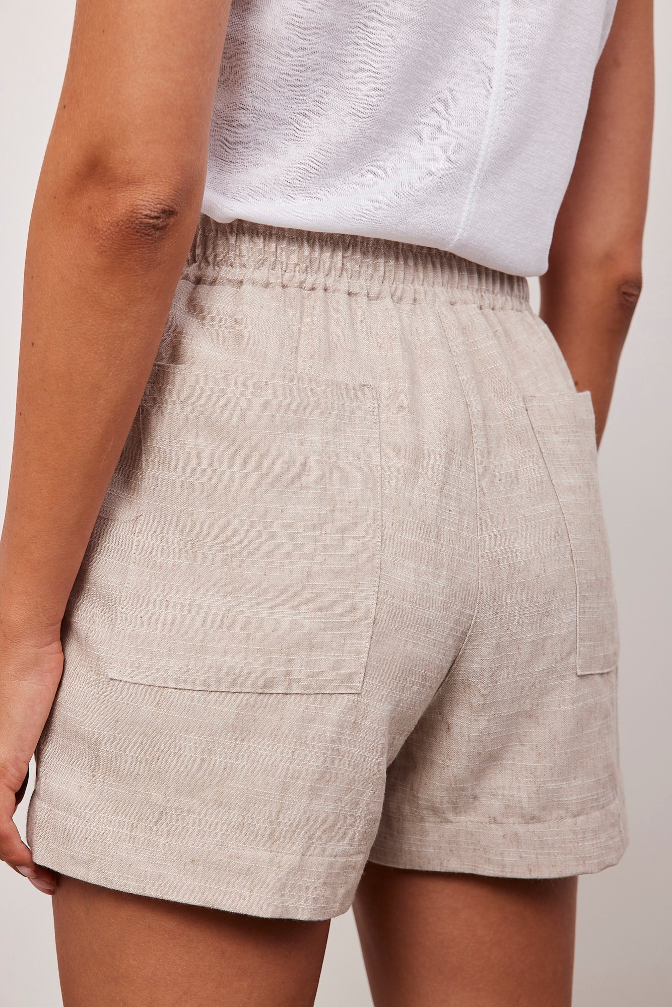 מכנסיים קצרים עם גומי בשילוב פשתן - ITAY BRANDS