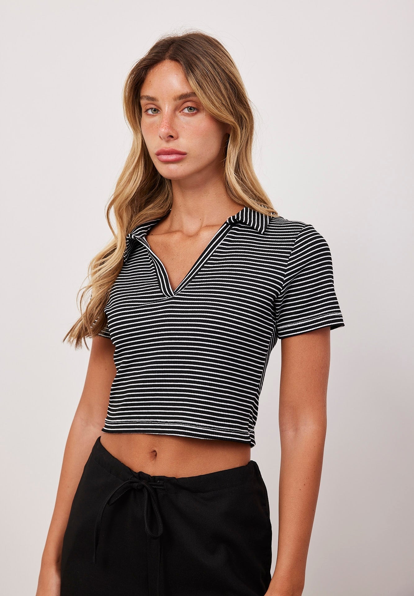 חולצת צווארון קרופ פסים - ITAY BRANDS