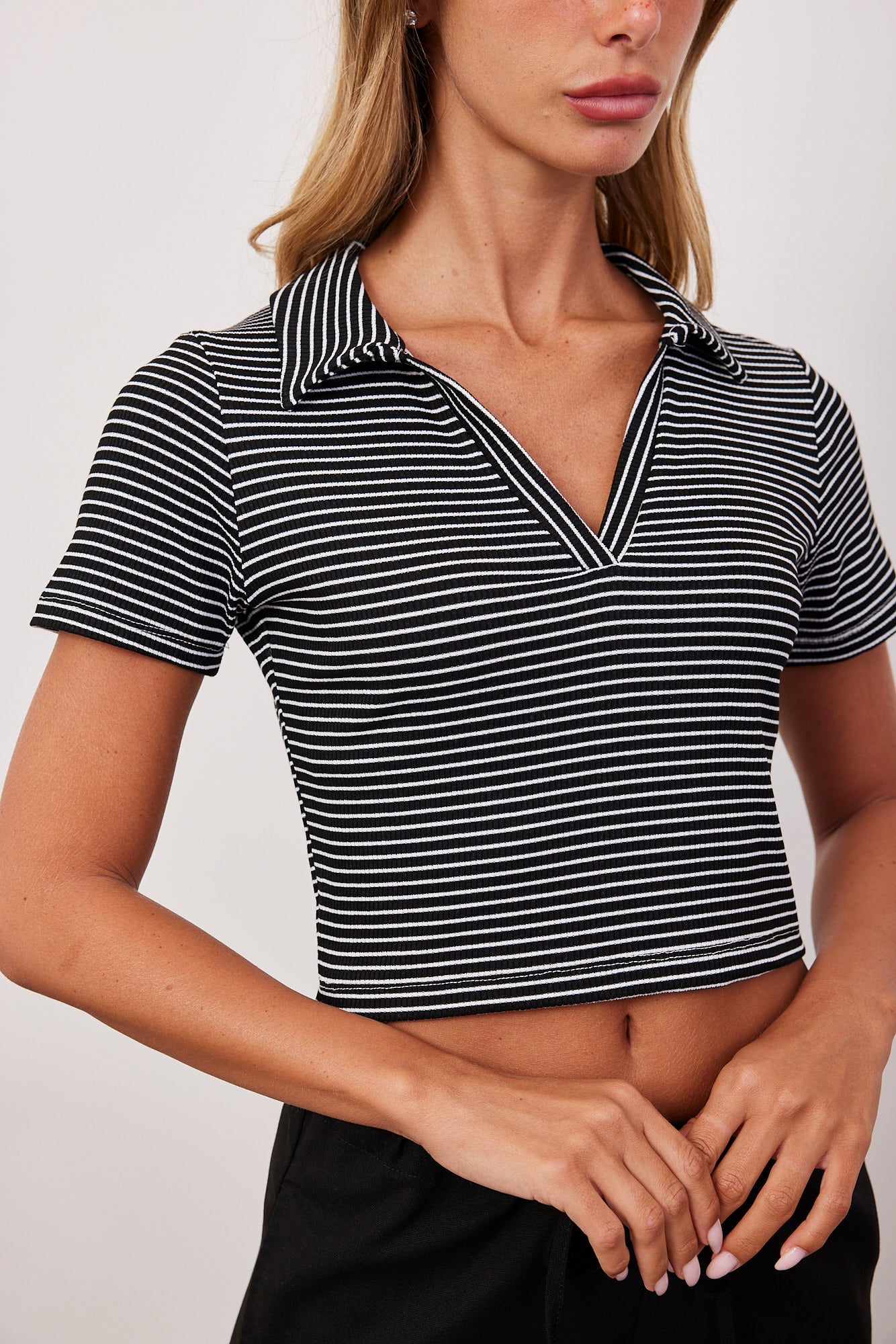 חולצת צווארון קרופ פסים - ITAY BRANDS
