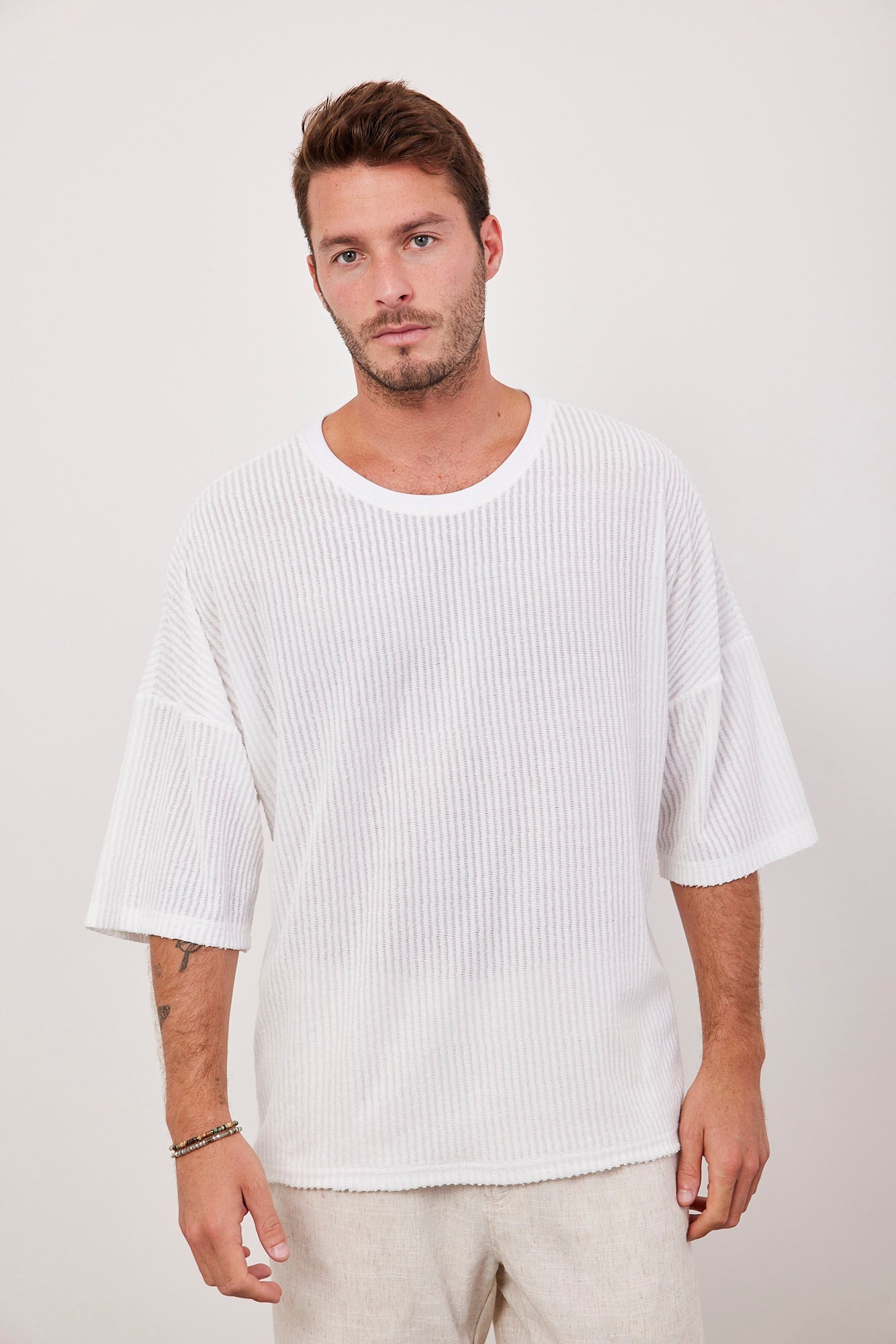 טישרט שקפקפה בטקסטורת פסים - ITAY BRANDS