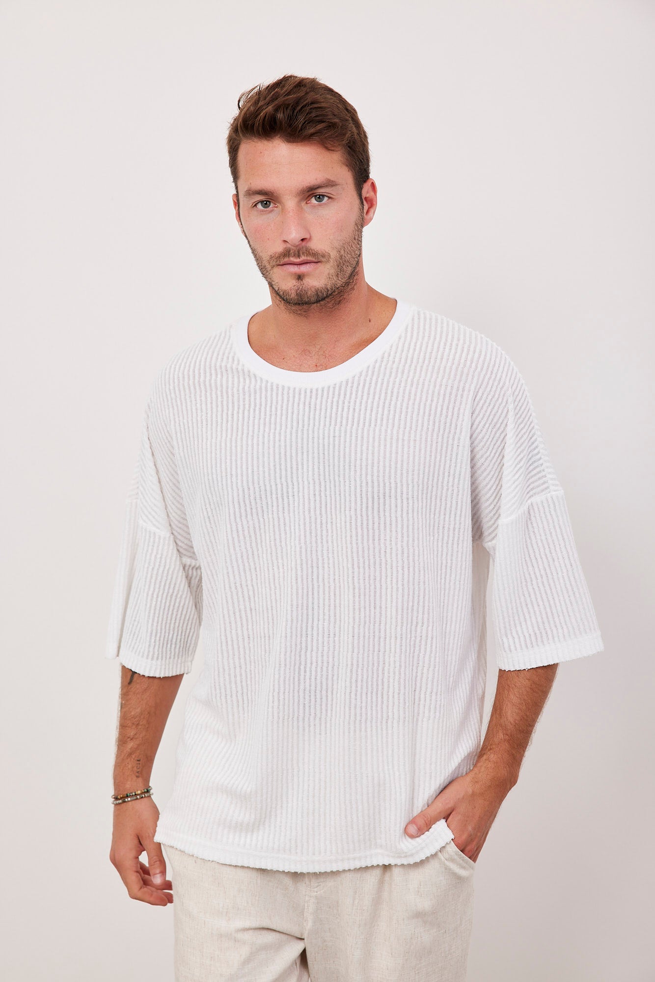 טישרט שקפקפה בטקסטורת פסים - ITAY BRANDS