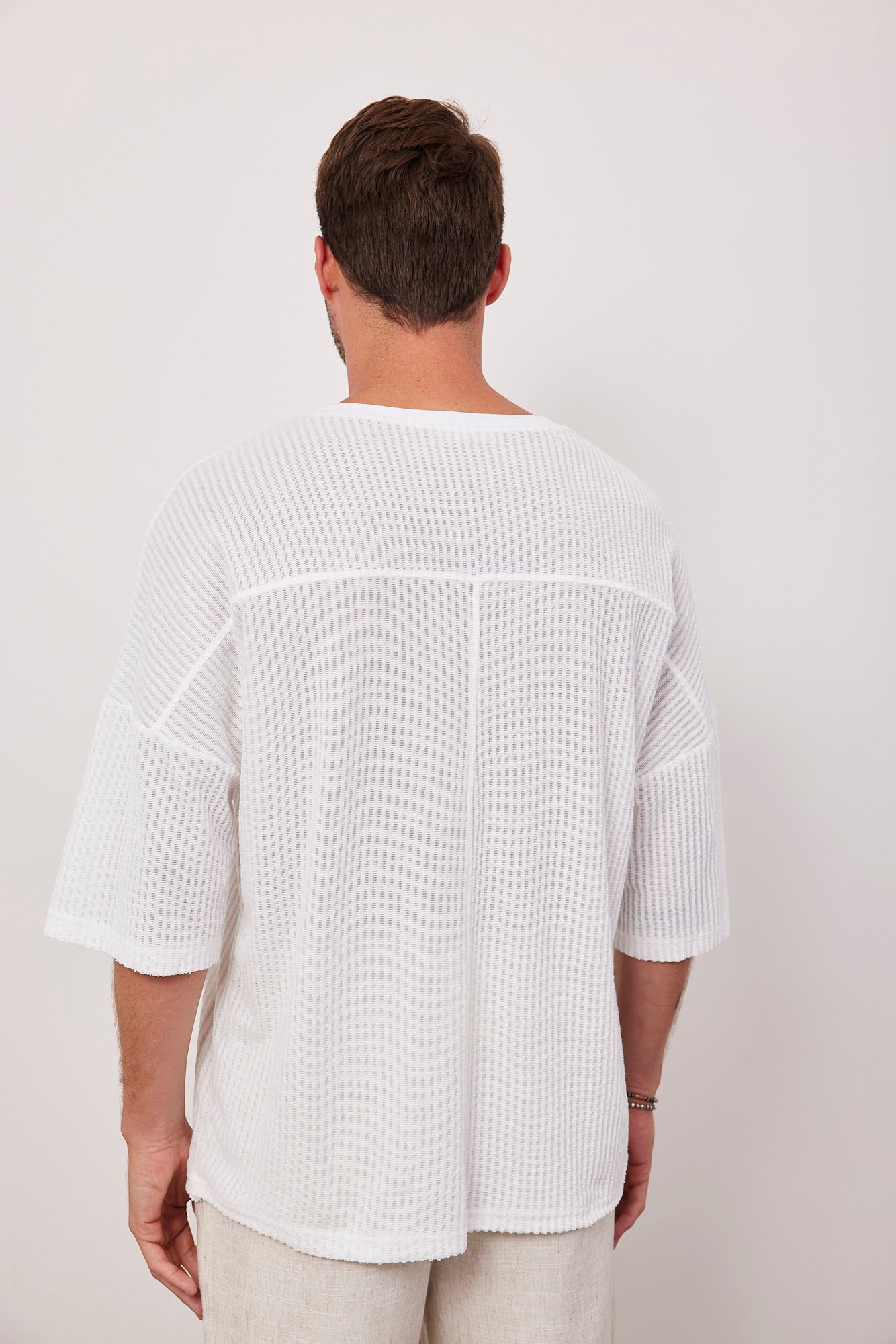 טישרט שקפקפה בטקסטורת פסים - ITAY BRANDS