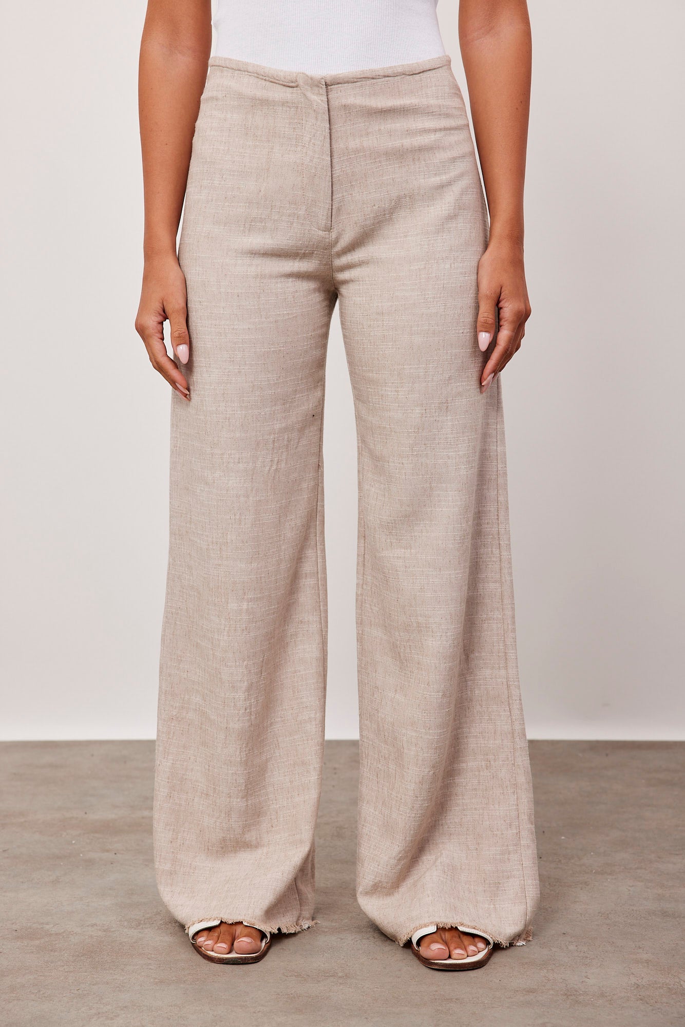 מכנסיים בטקסטורה בגזרה נמוכה - ITAY BRANDS