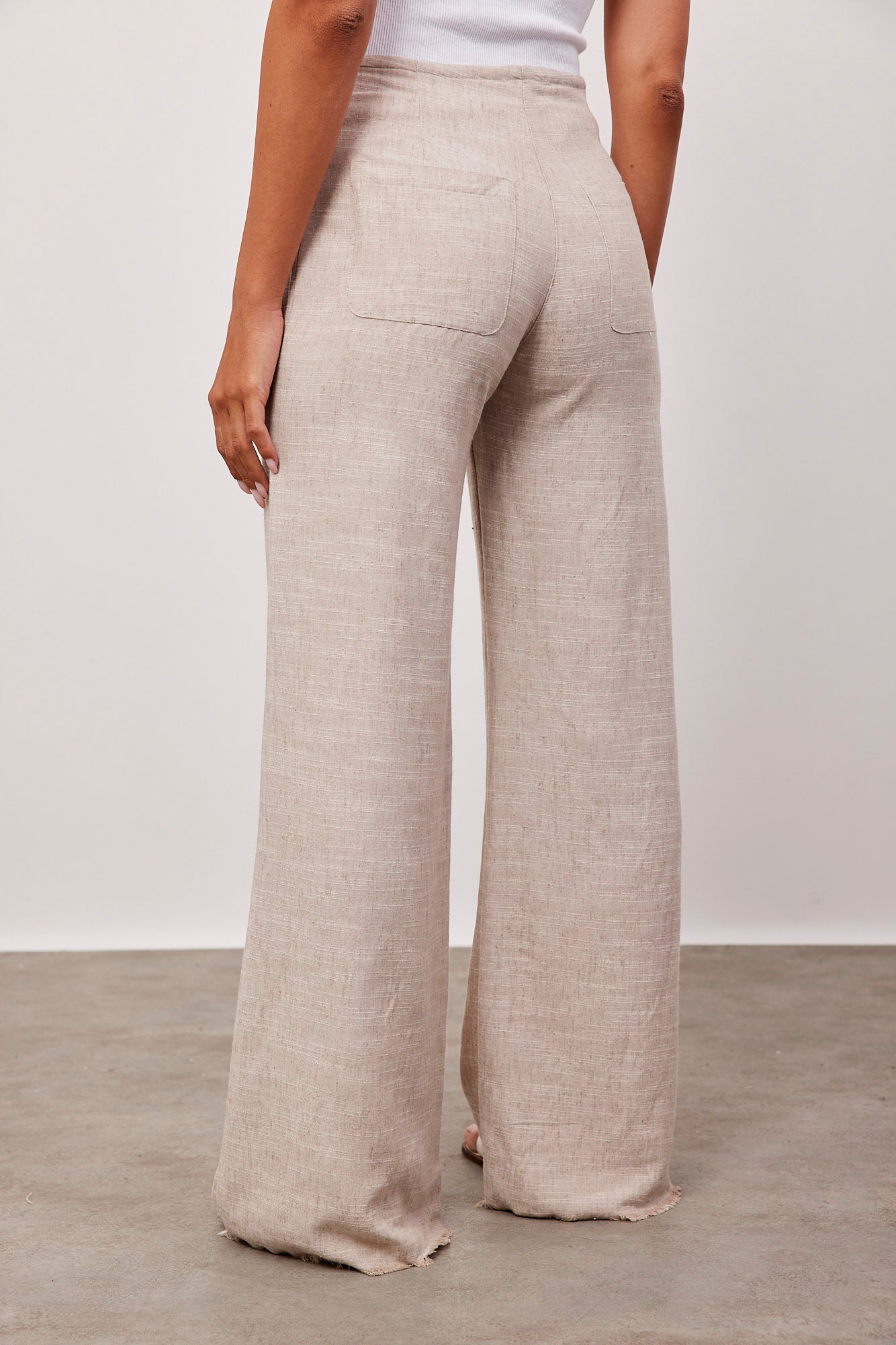 מכנסיים בטקסטורה בגזרה נמוכה - ITAY BRANDS