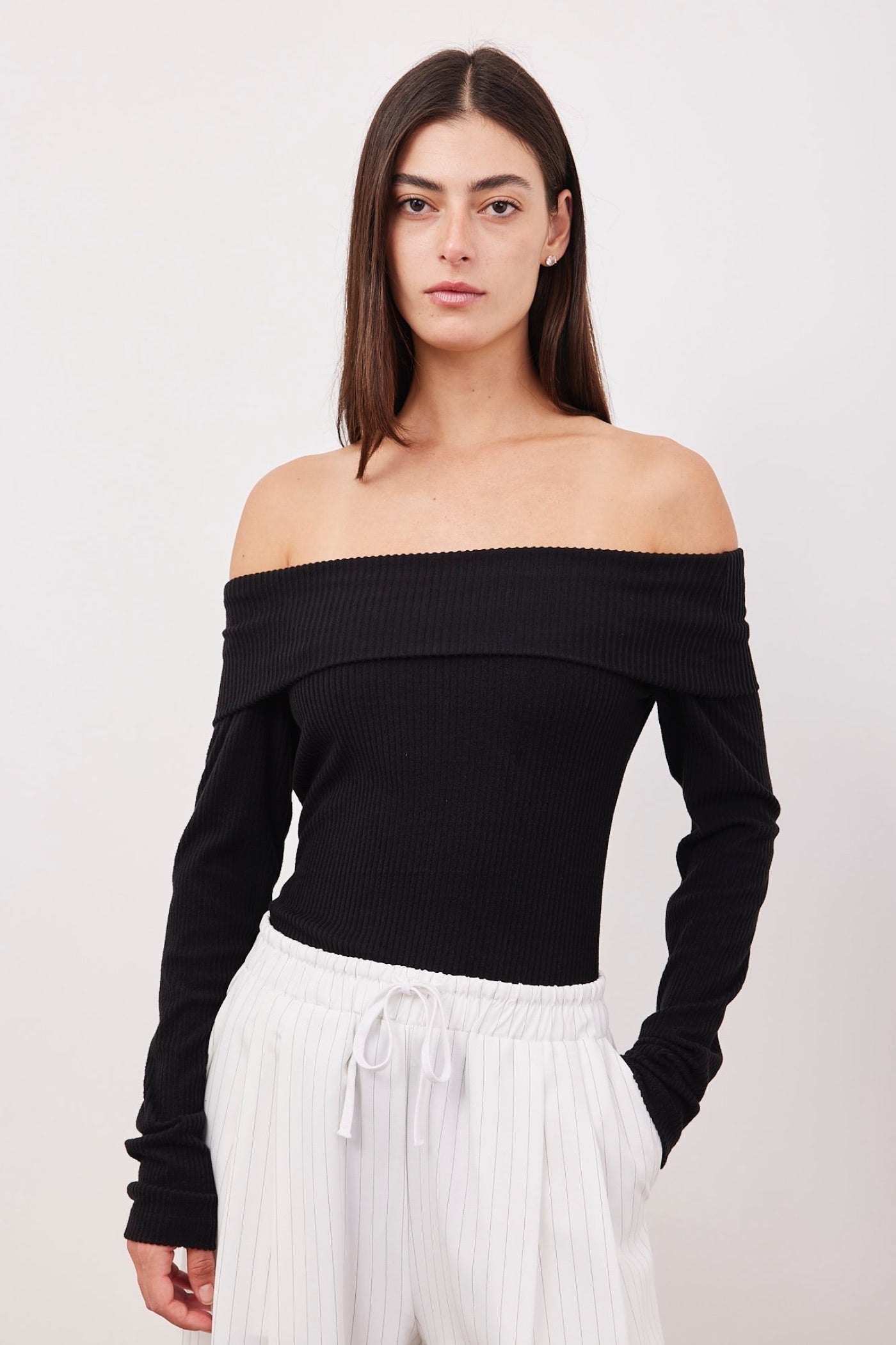 חולצת אוף שולדרס בטקסטורת פסים - ITAY BRANDS