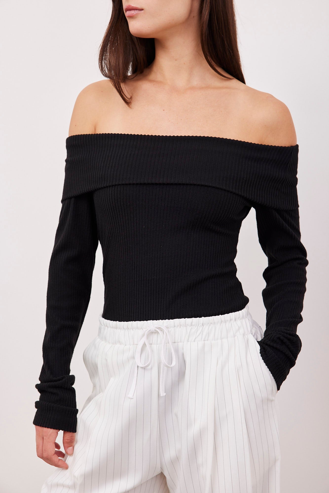 חולצת אוף שולדרס בטקסטורת פסים - ITAY BRANDS