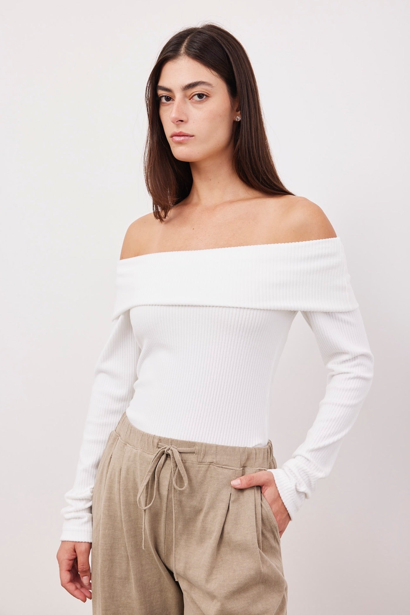 חולצת אוף שולדרס בטקסטורת פסים - ITAY BRANDS