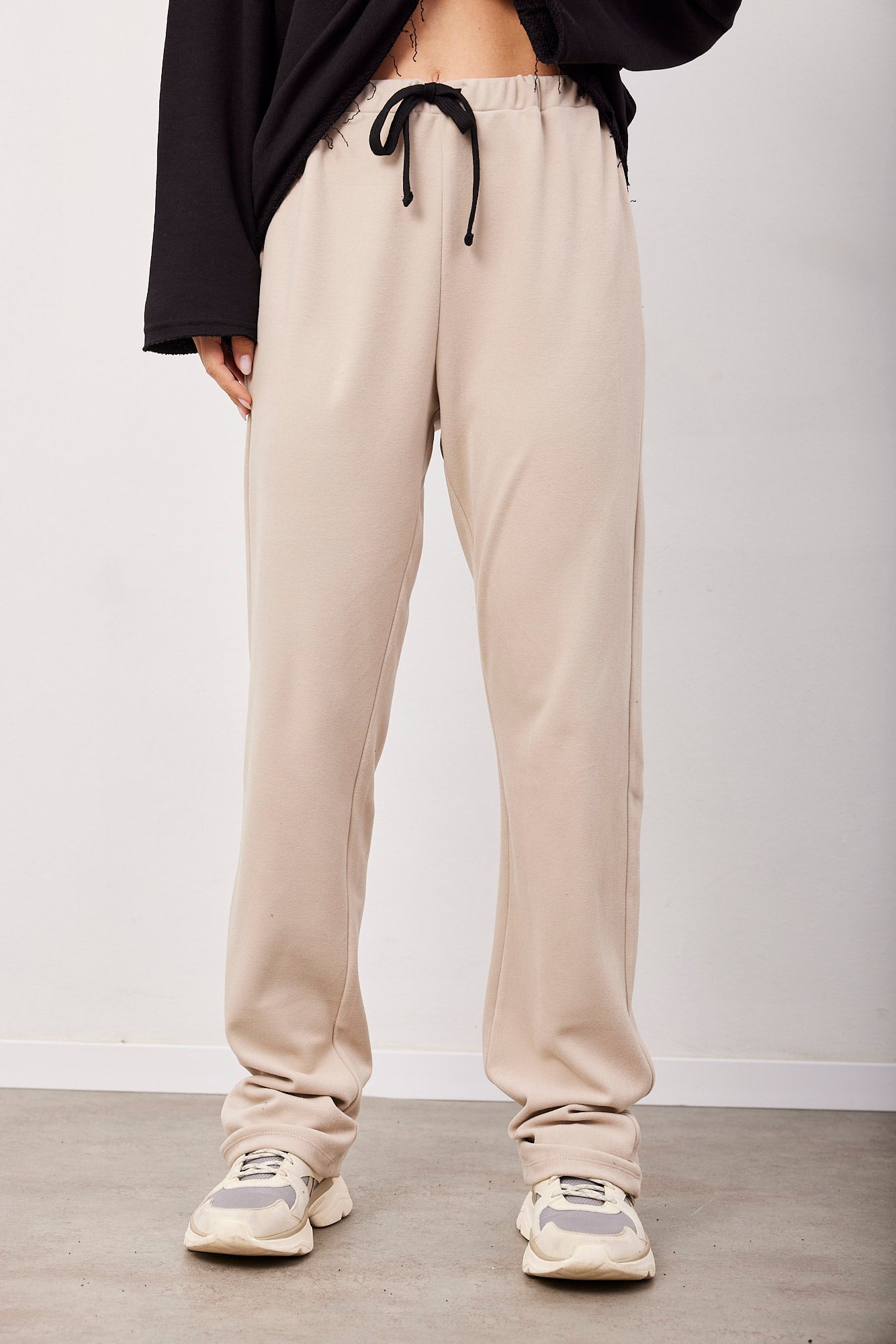 מכנסיים ארוכים עם שרוך קולור בלוק - ITAY BRANDS