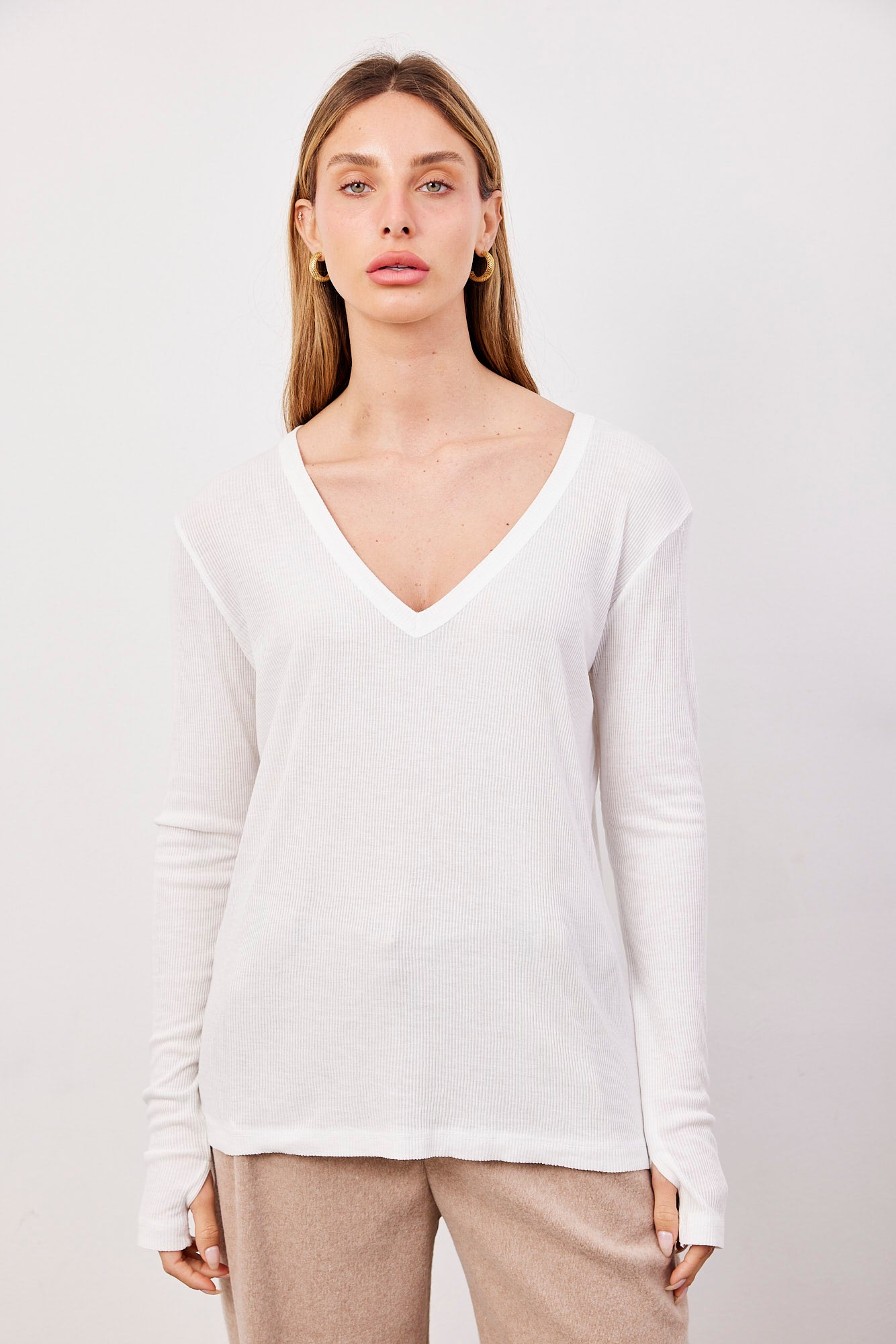 חולצת וי בד רך בסיומת פרומה - ITAY BRANDS