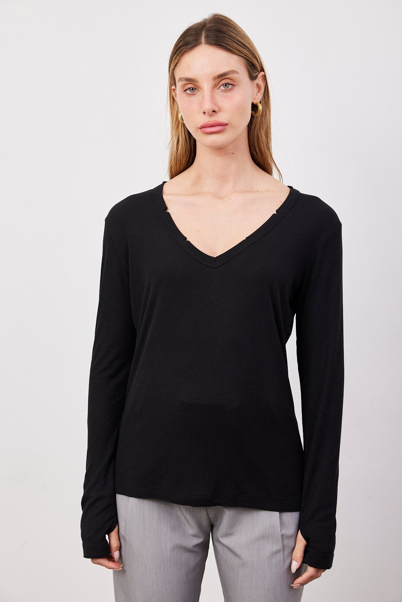 חולצת וי בד רך בסיומת פרומה - ITAY BRANDS