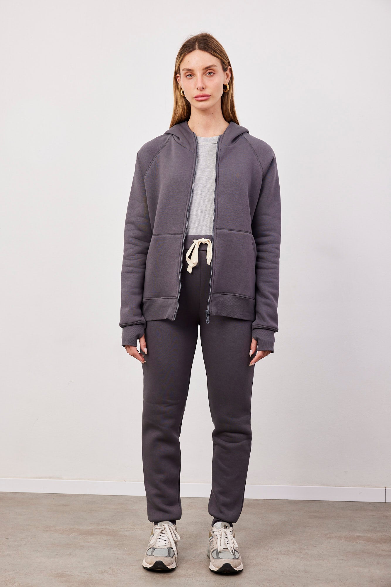 חליפת קפוצ׳ון עם שרוול כפפה - ITAY BRANDS