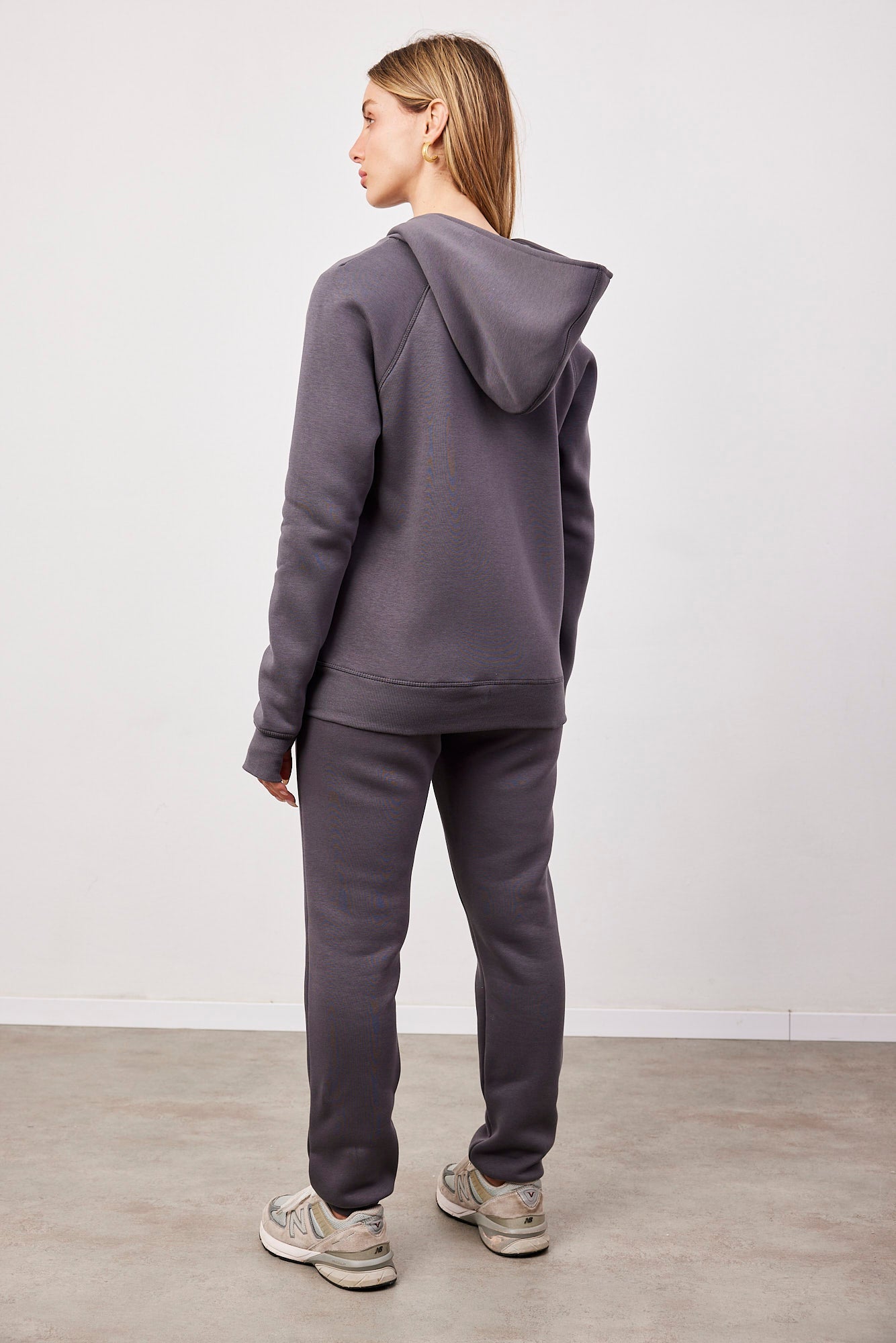 חליפת קפוצ׳ון עם שרוול כפפה - ITAY BRANDS