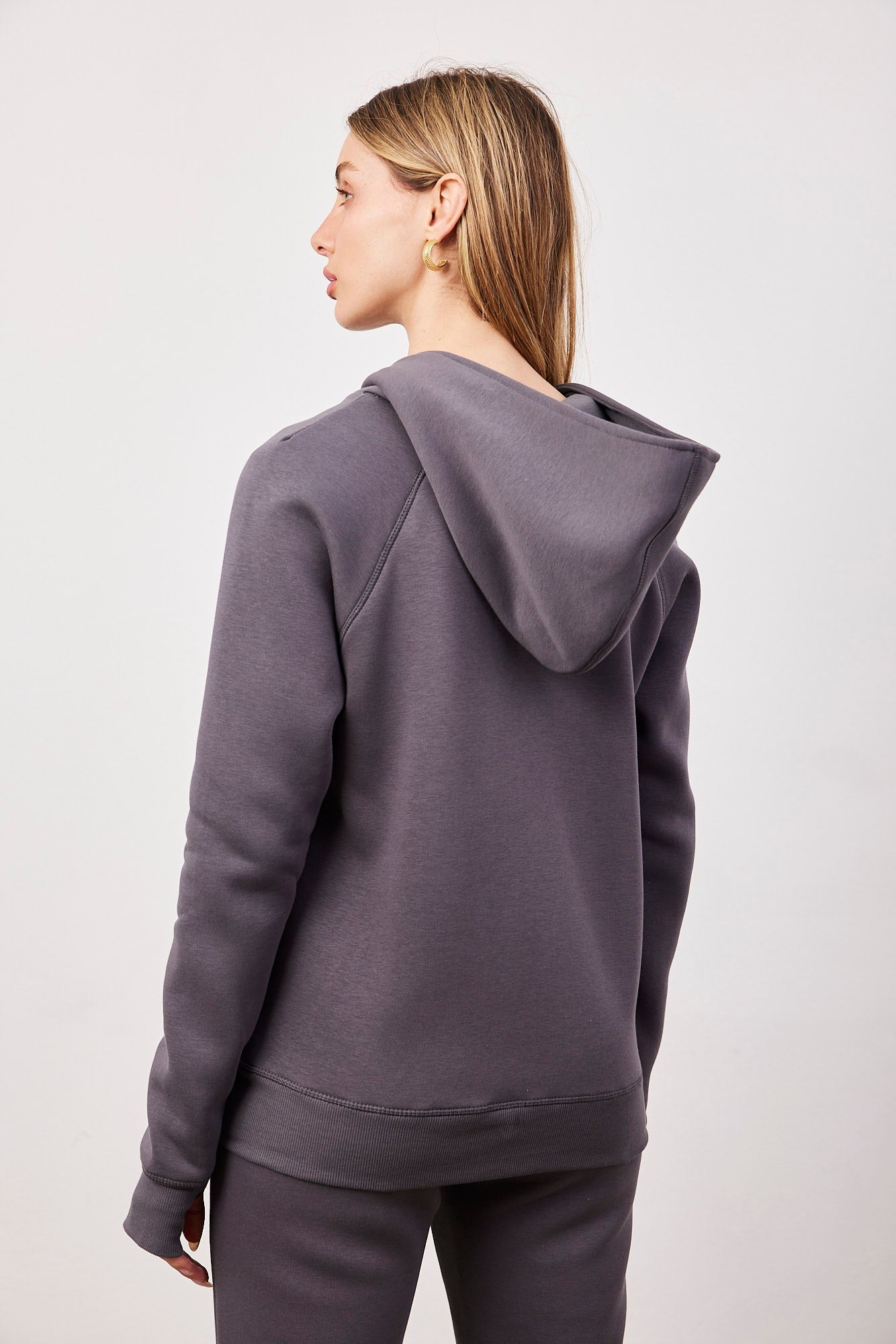 חליפת קפוצ׳ון עם שרוול כפפה - ITAY BRANDS