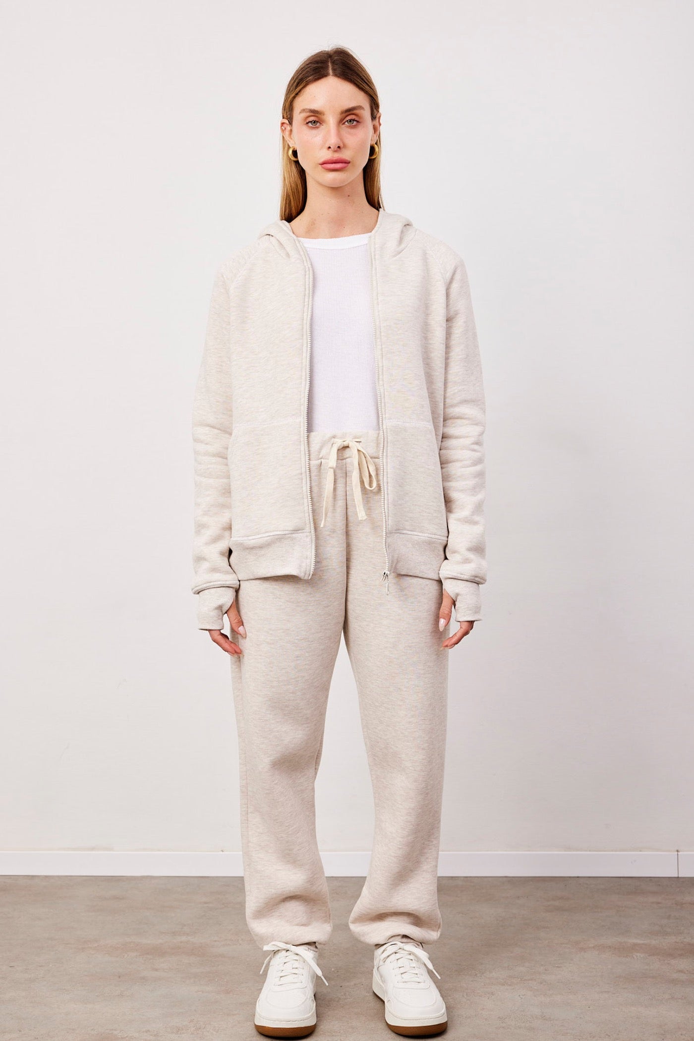 חליפת קפוצ׳ון עם שרוול כפפה - ITAY BRANDS