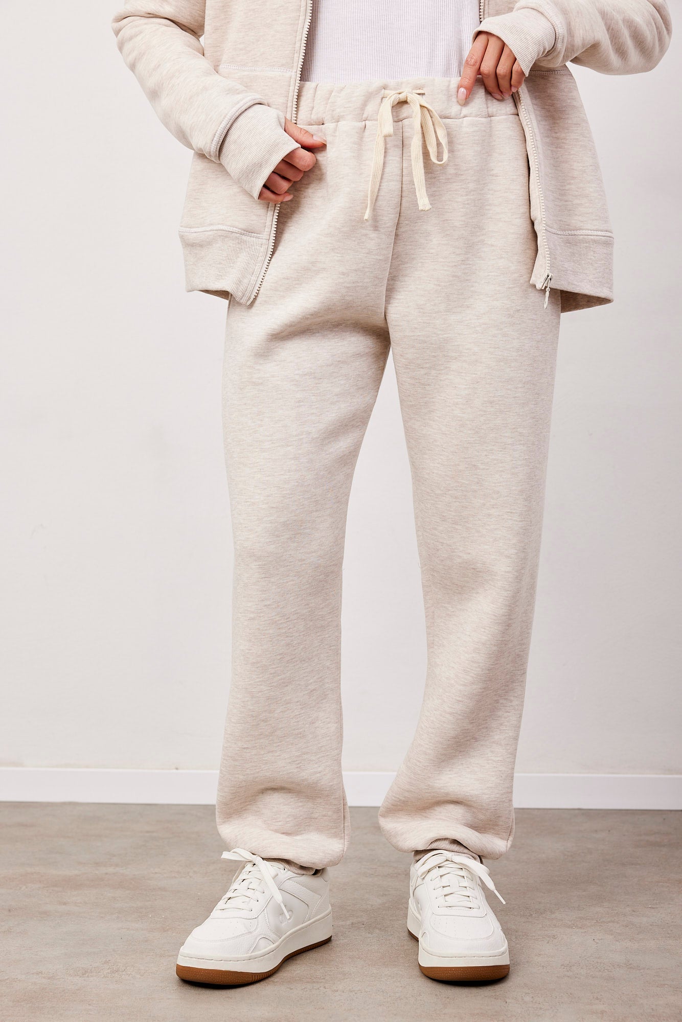 חליפת קפוצ׳ון עם שרוול כפפה - ITAY BRANDS