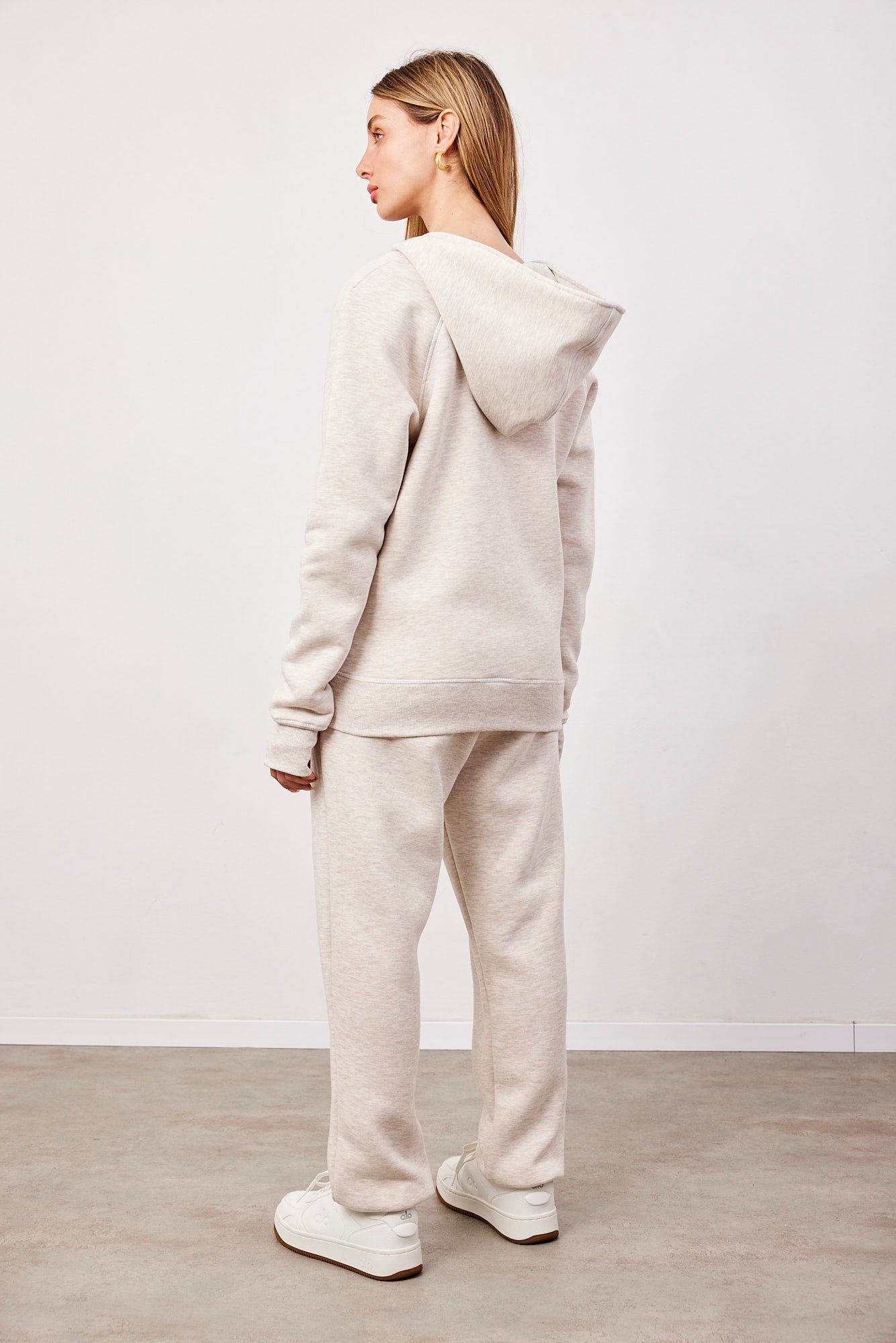 חליפת קפוצ׳ון עם שרוול כפפה - ITAY BRANDS