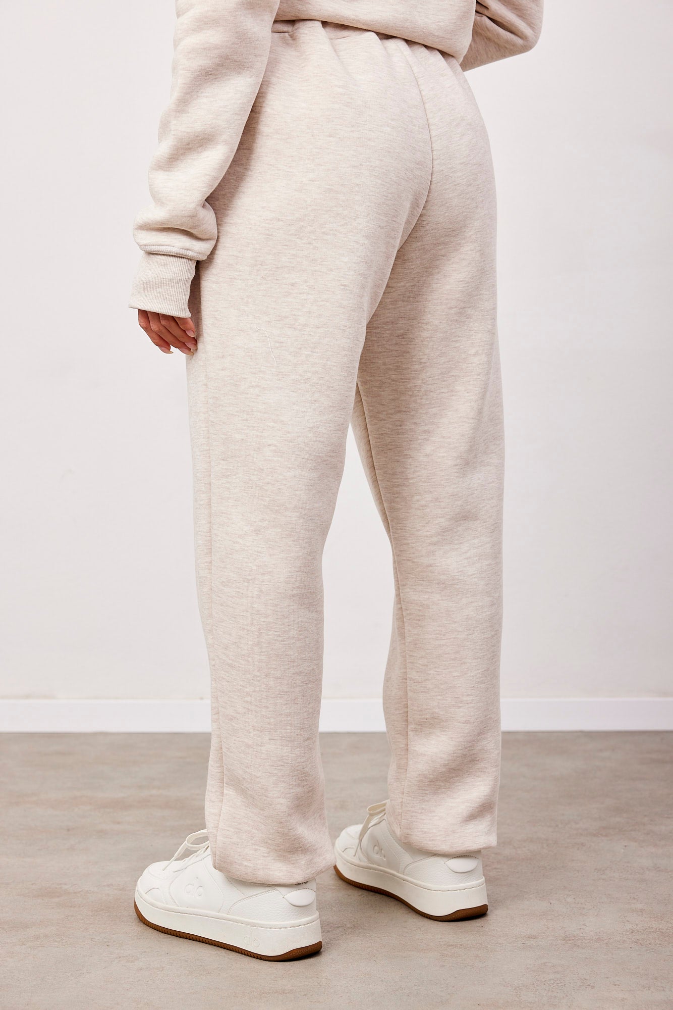 חליפת קפוצ׳ון עם שרוול כפפה - ITAY BRANDS