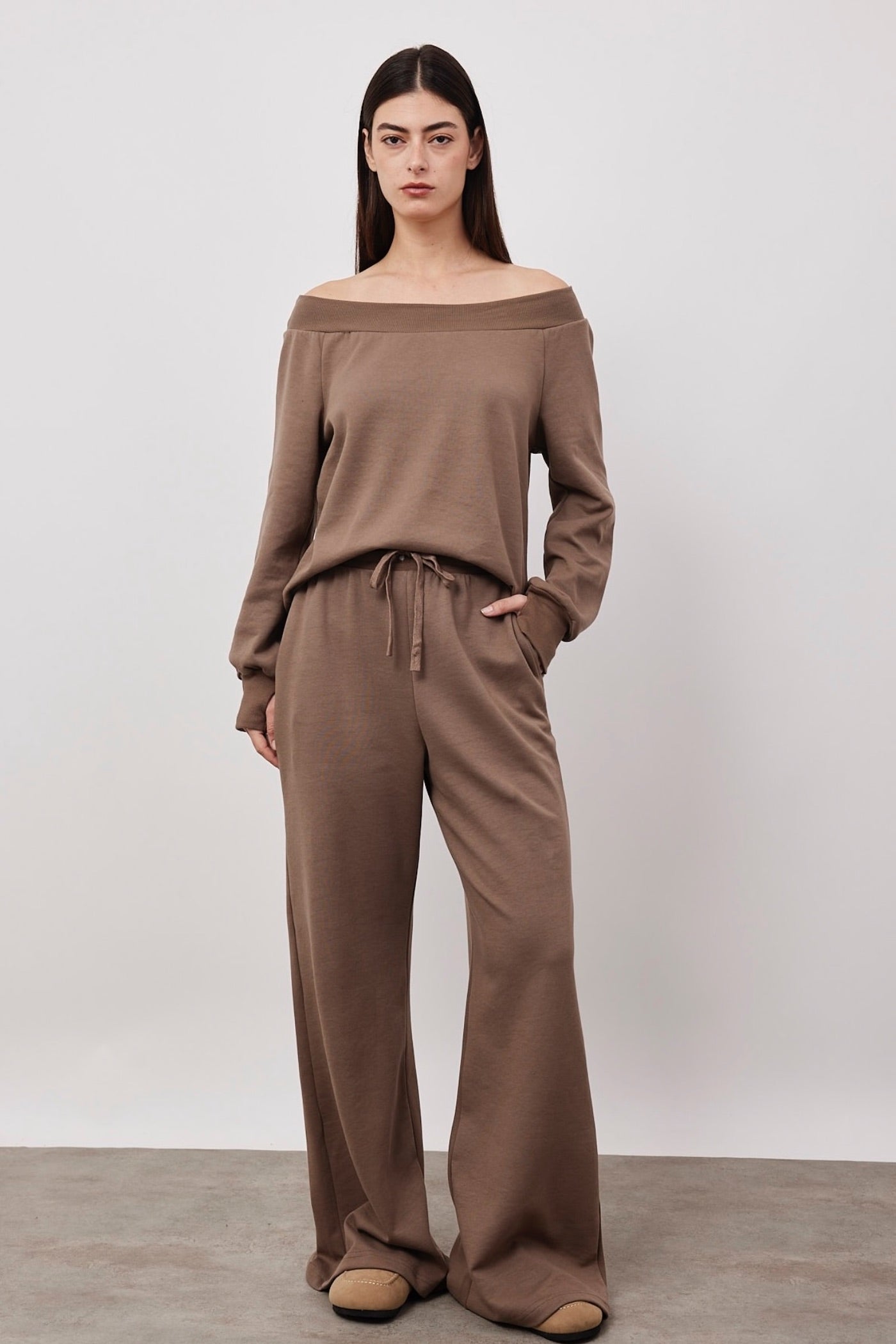 חליפת טרנינג אוף שולדרס - ITAY BRANDS