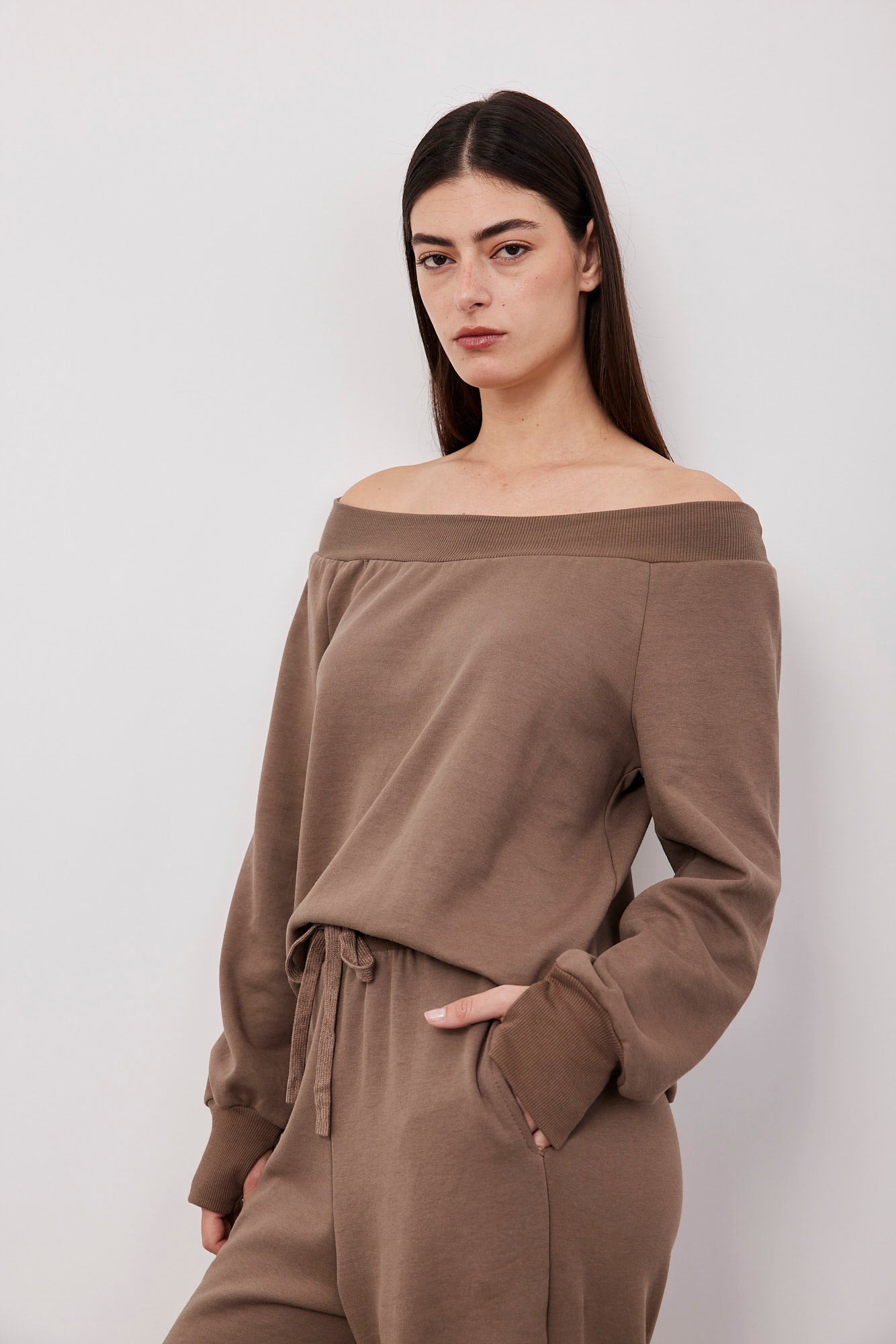 חליפת טרנינג אוף שולדרס - ITAY BRANDS