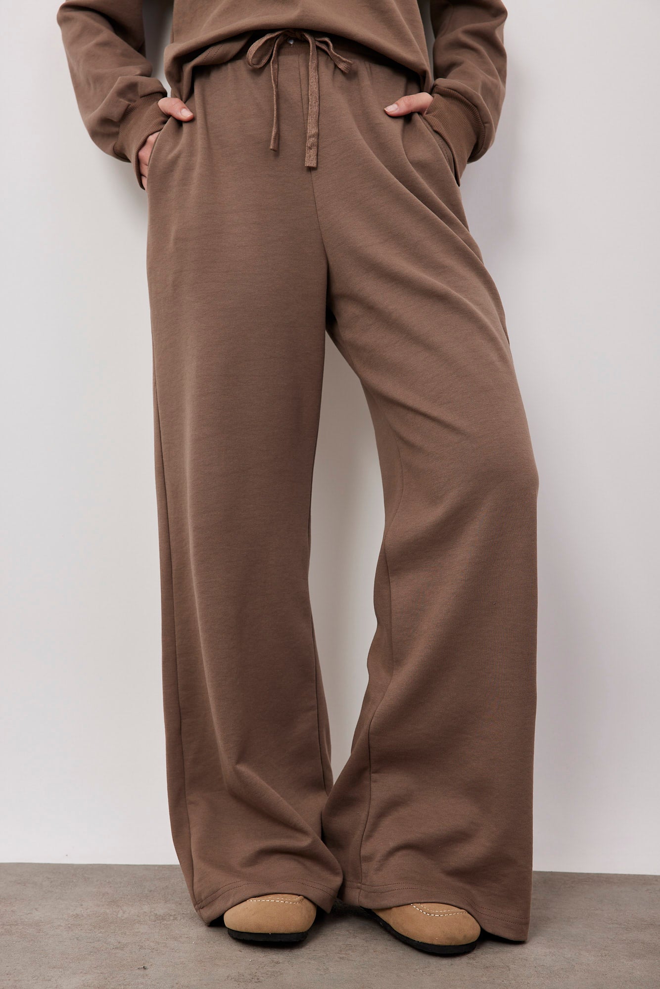 חליפת טרנינג אוף שולדרס - ITAY BRANDS