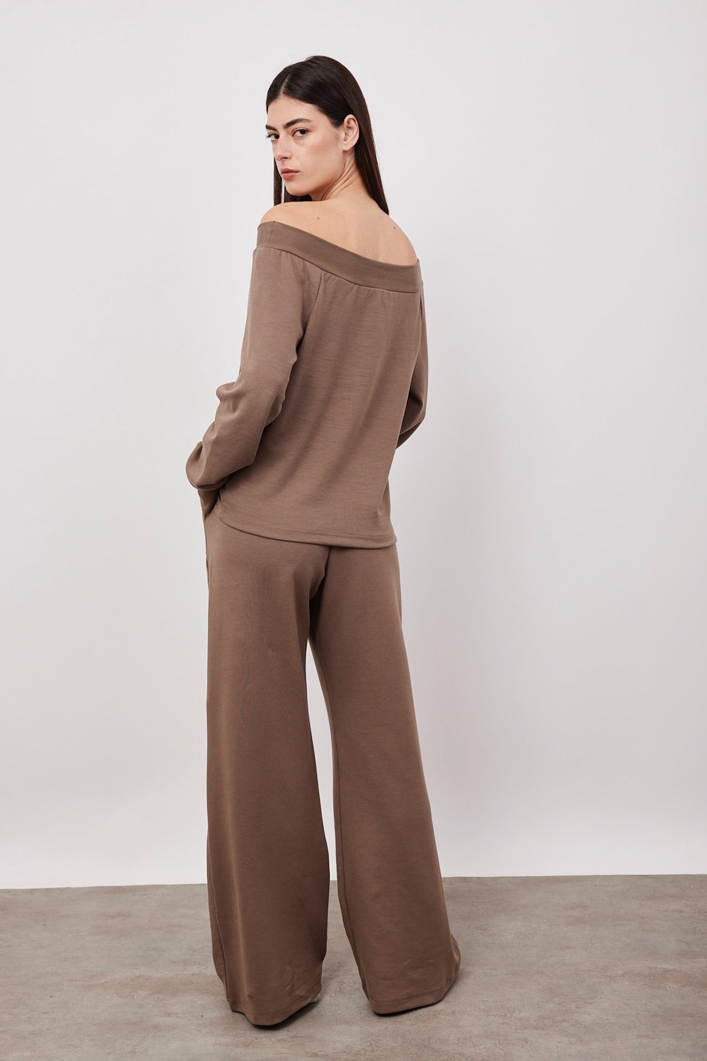 חליפת טרנינג אוף שולדרס - ITAY BRANDS