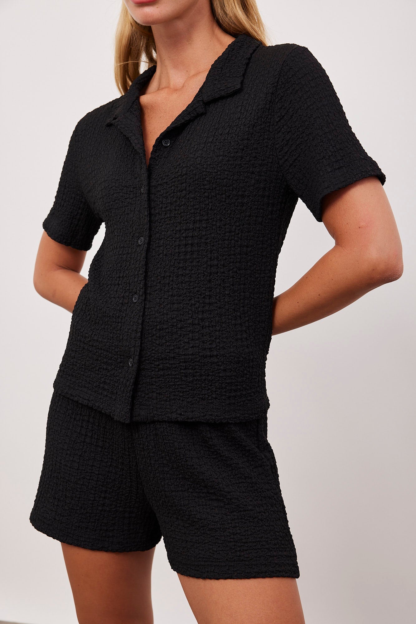 חליפה קצרה מכופתרת בטקסטורה - ITAY BRANDS