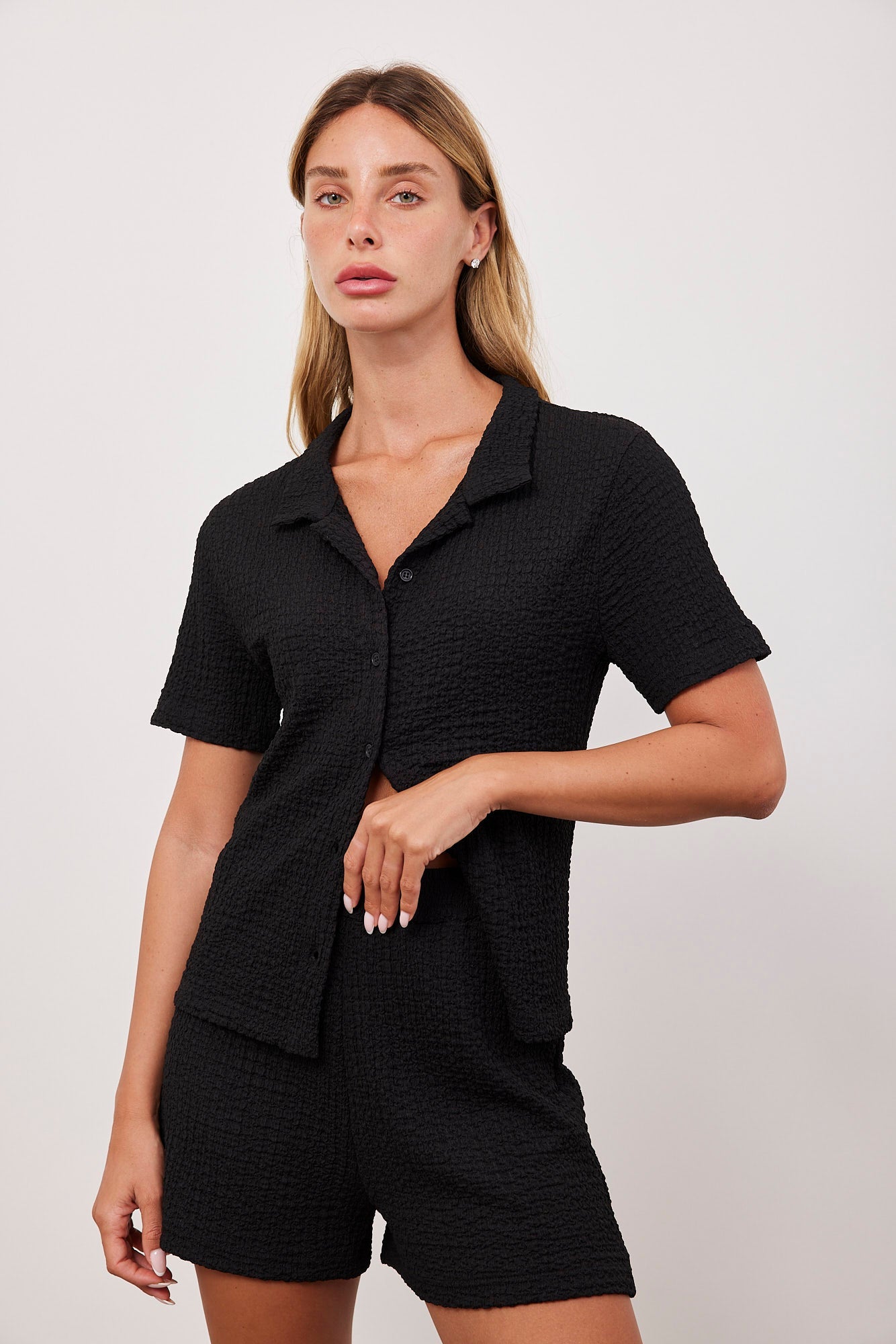 חליפה קצרה מכופתרת בטקסטורה - ITAY BRANDS