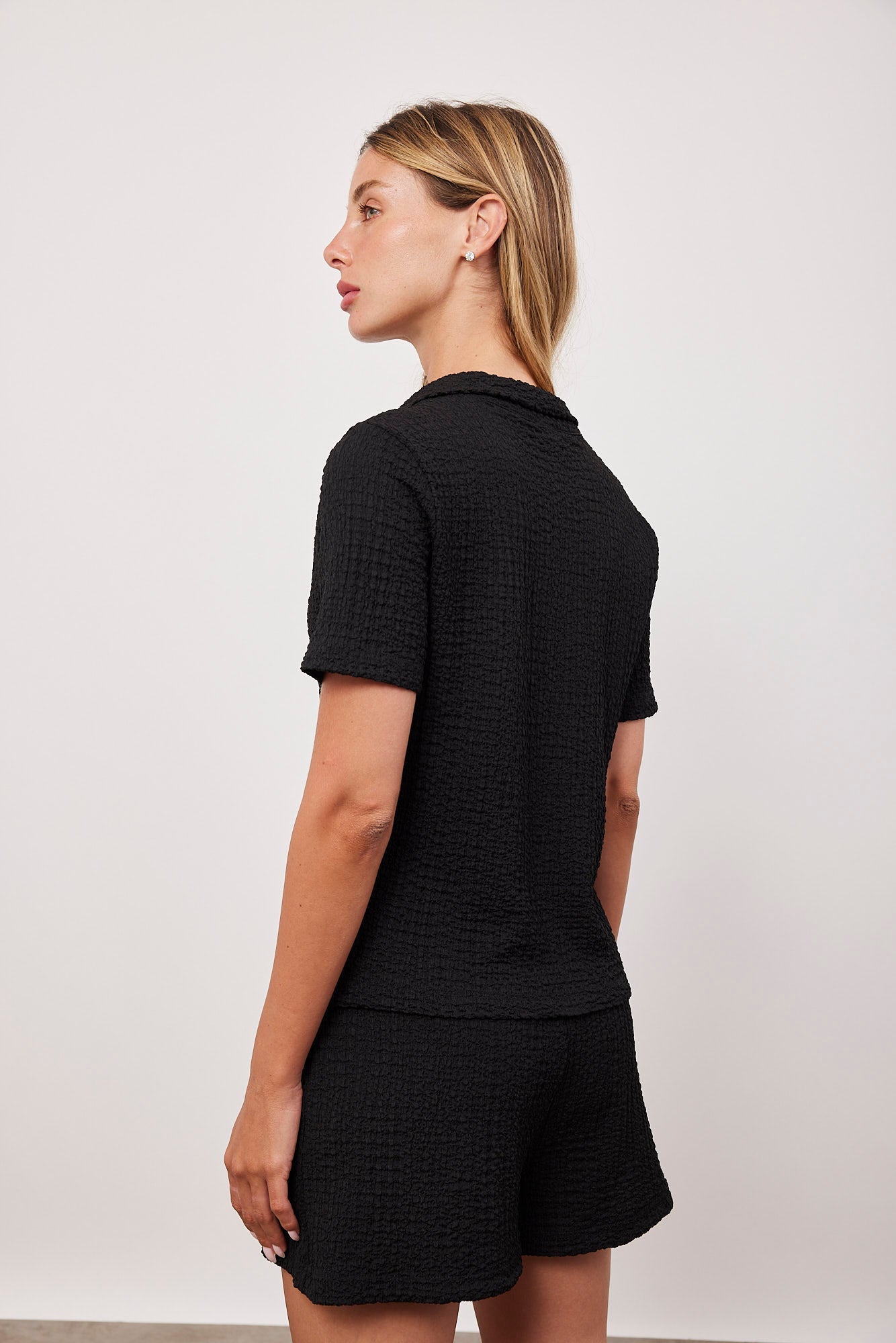 חליפה קצרה מכופתרת בטקסטורה - ITAY BRANDS