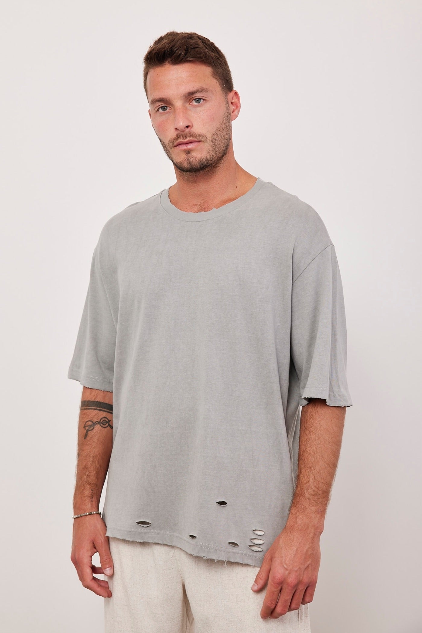 טי-שרט בשילוב קרעים - ITAY BRANDS