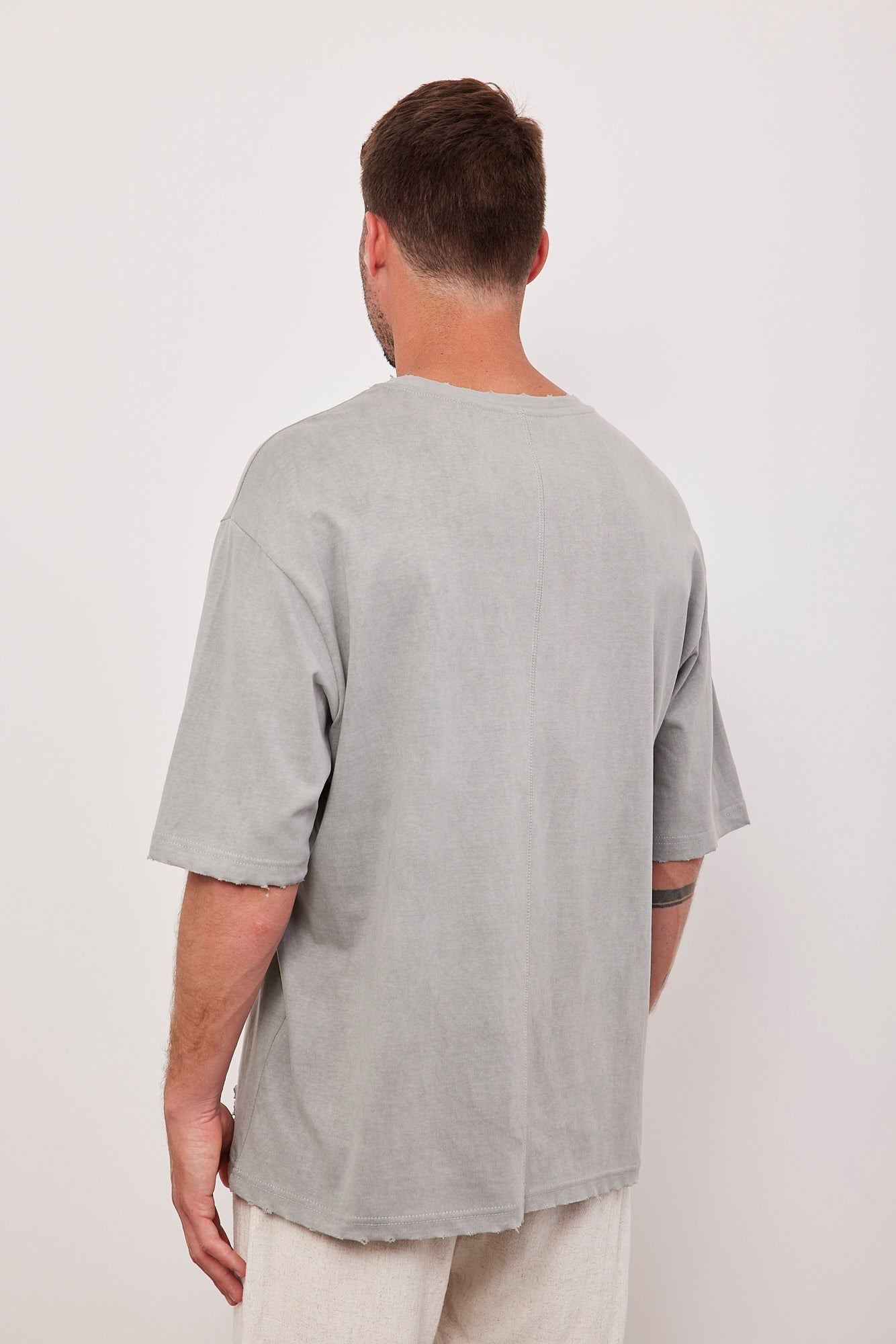 טי-שרט בשילוב קרעים - ITAY BRANDS