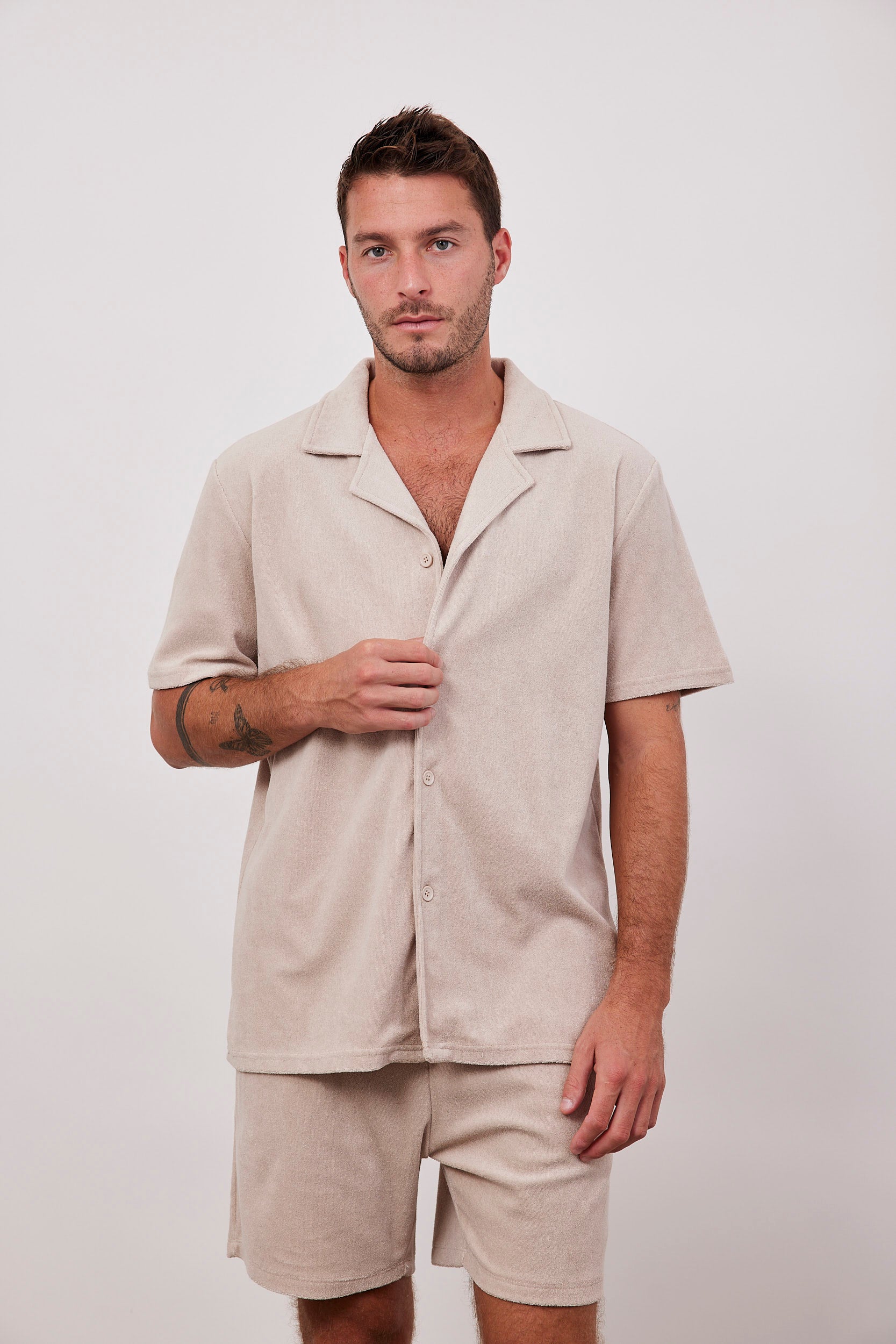 חולצה מכופתרת קצרה בטקסטורה