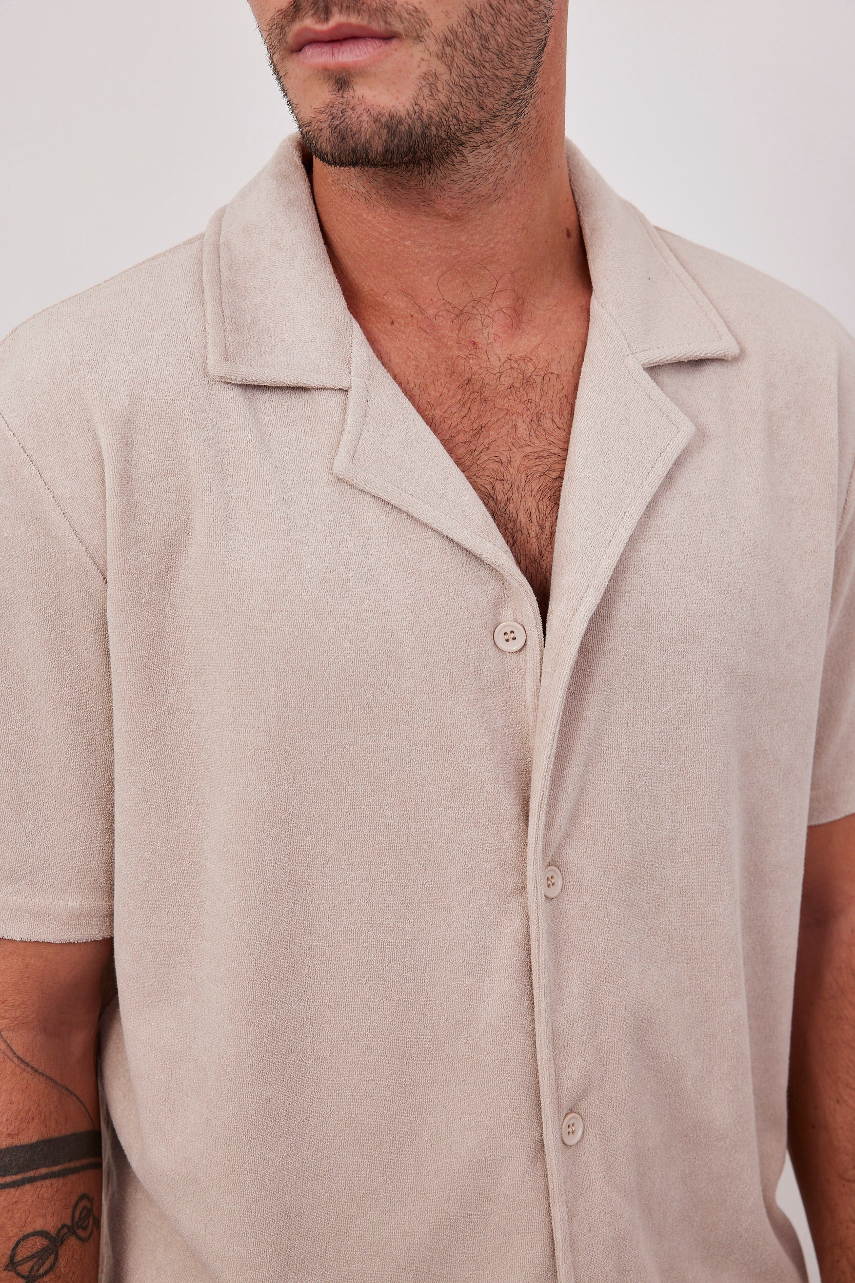 חולצה מכופתרת קצרה בטקסטורה