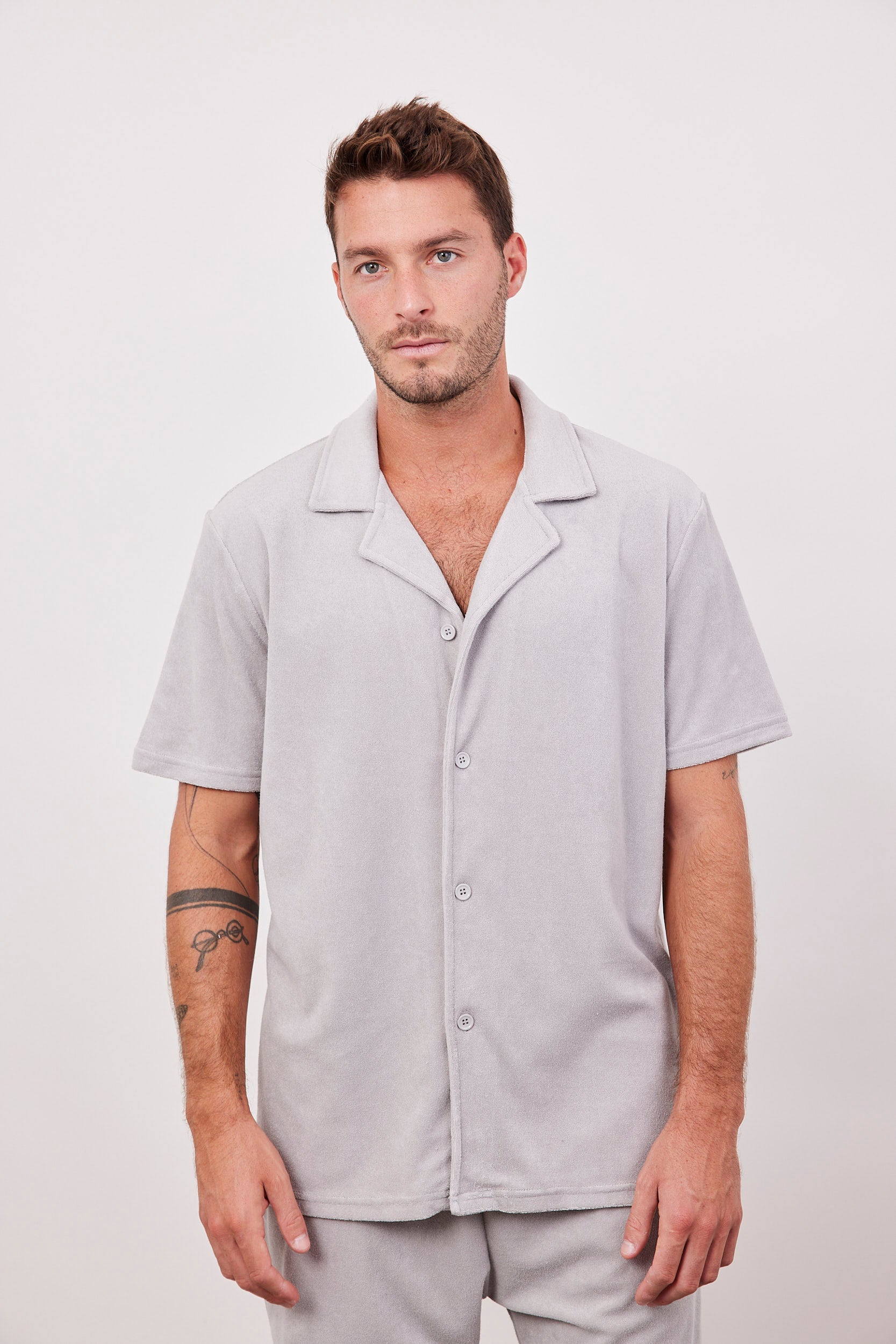 חולצה מכופתרת קצרה בטקסטורה