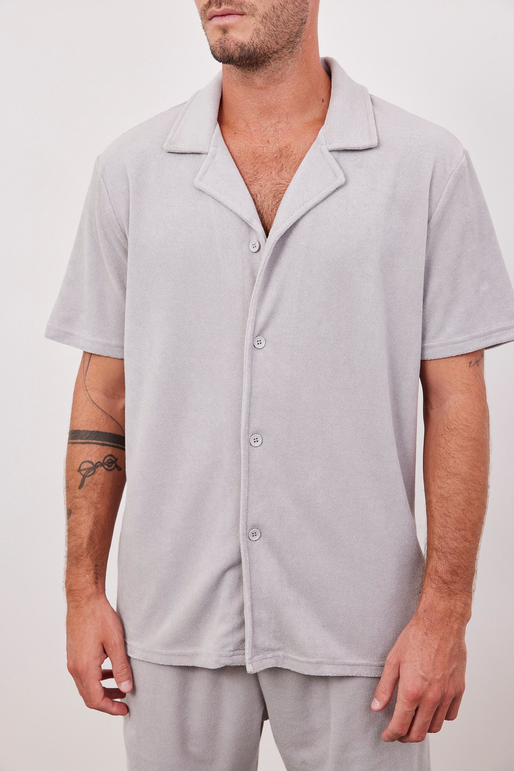 חולצה מכופתרת קצרה בטקסטורה