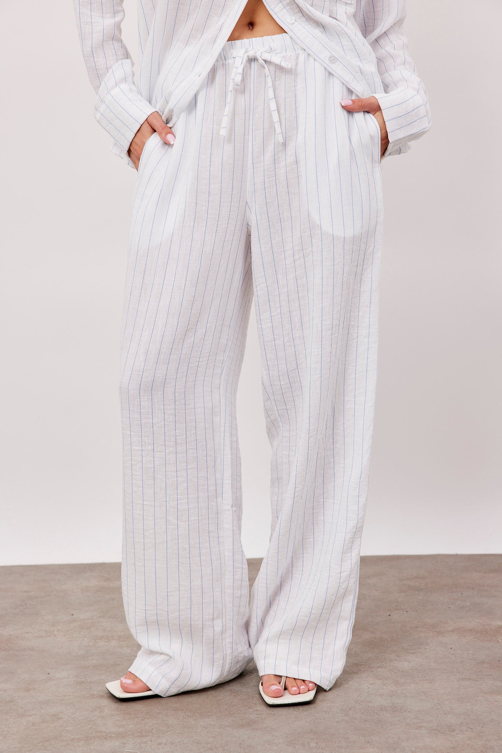 מכנסי פסים ארוכים מראה פשתן