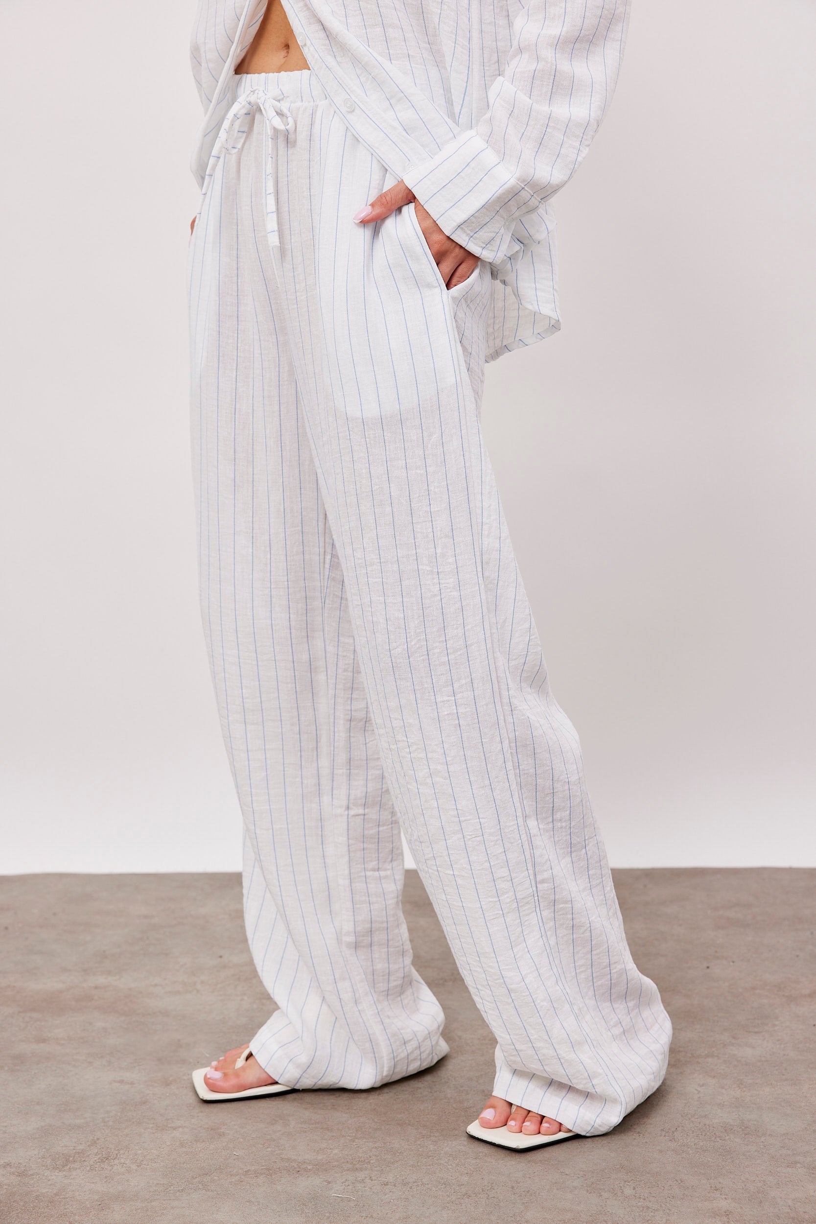 מכנסי פסים ארוכים מראה פשתן