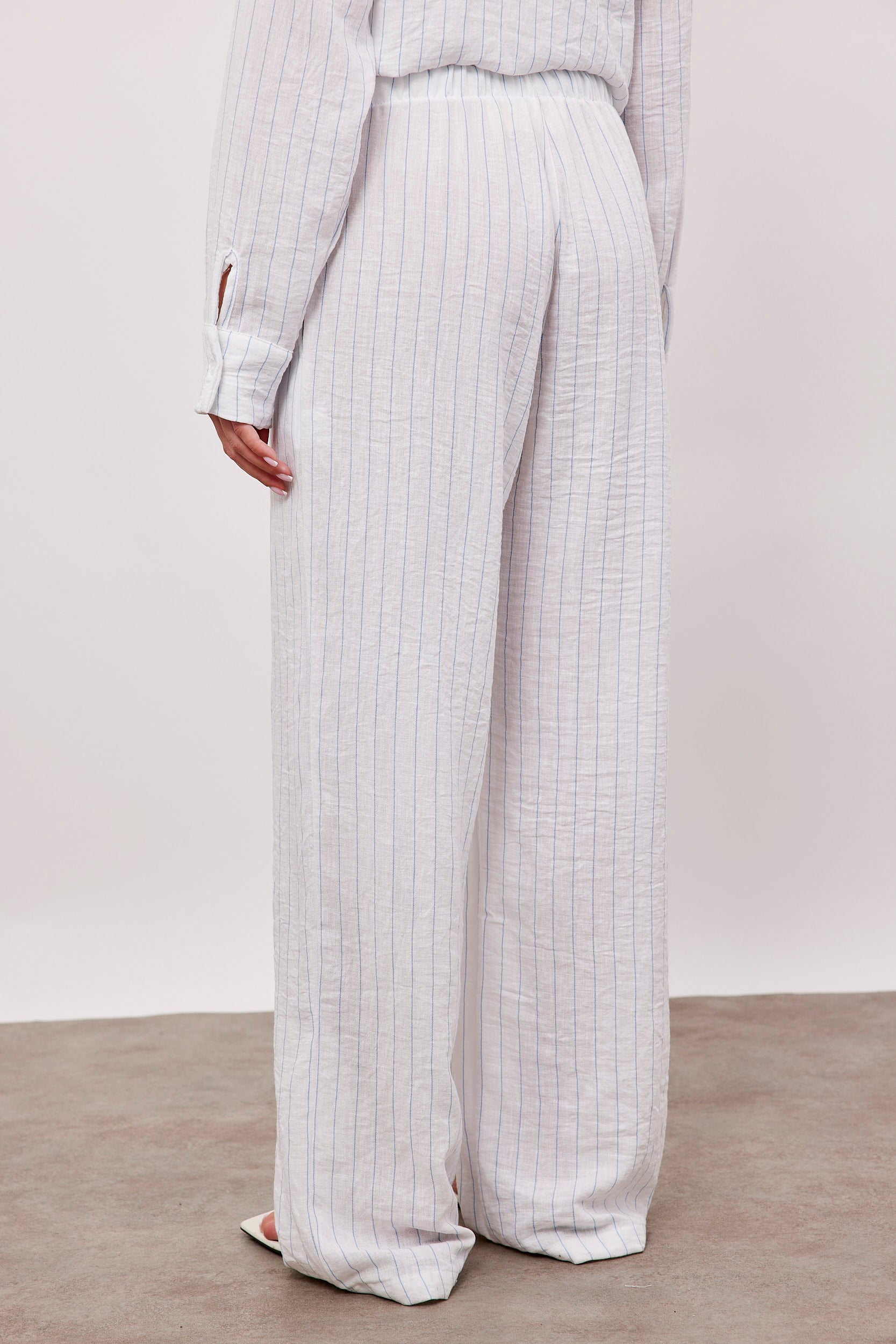 מכנסי פסים ארוכים מראה פשתן