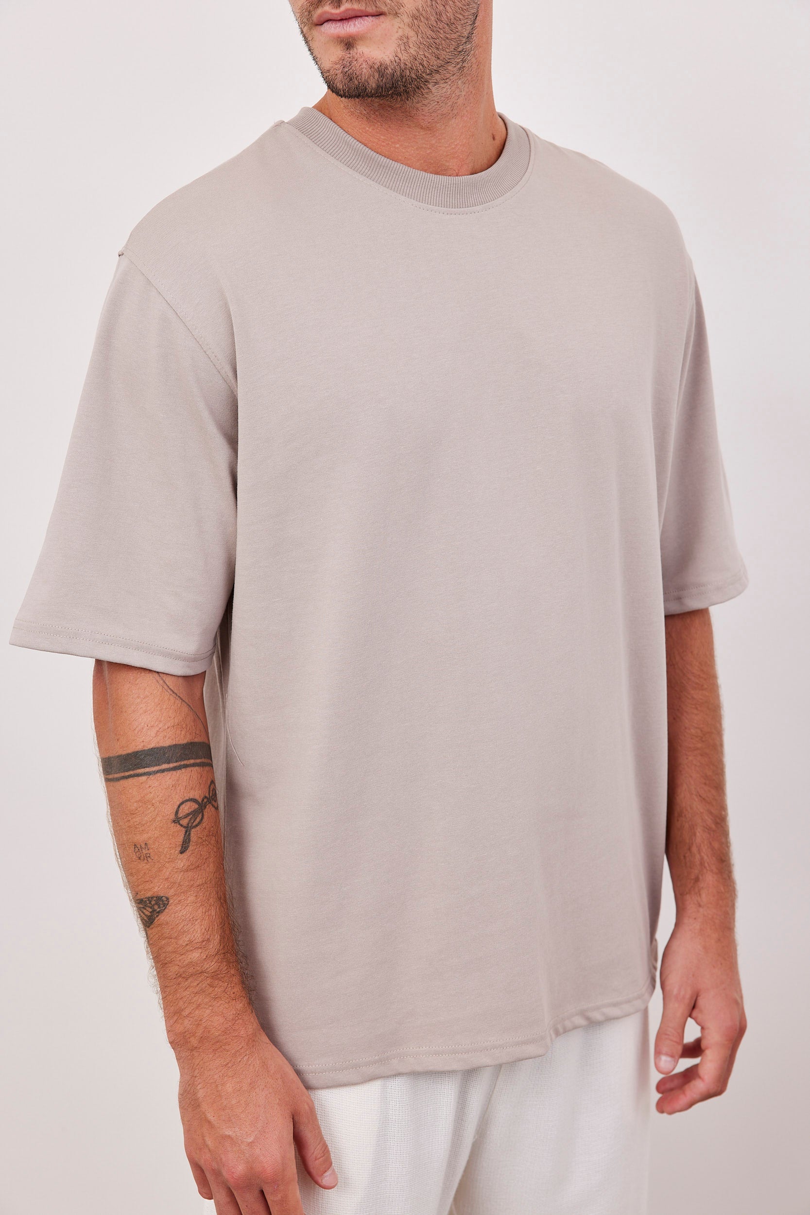 טי-שרט כותנה בגזרה רחבה