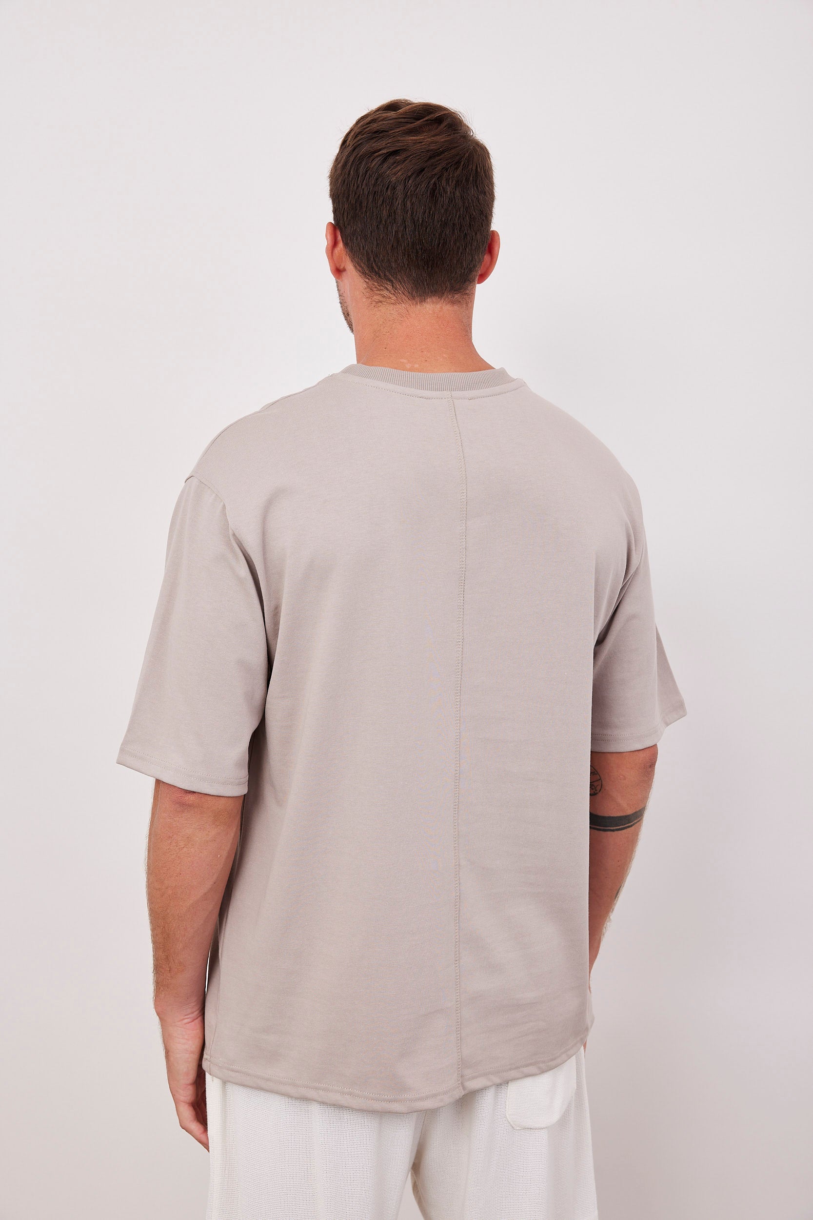 טי-שרט כותנה בגזרה רחבה