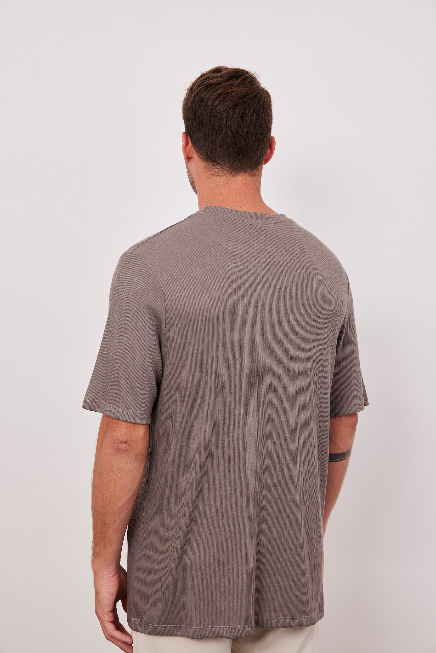 טישרט בטקסטורת פסים