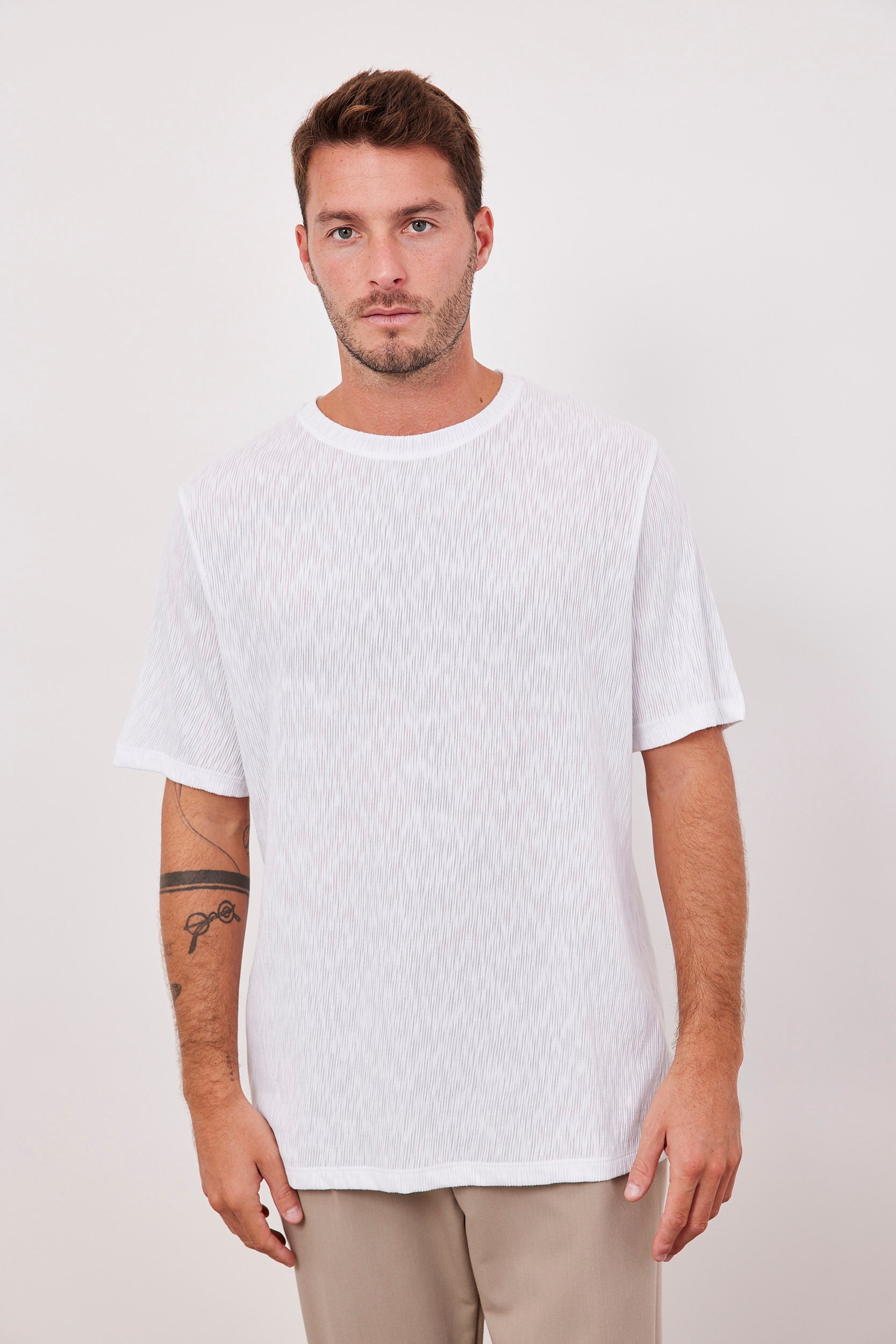 טישרט בטקסטורת פסים